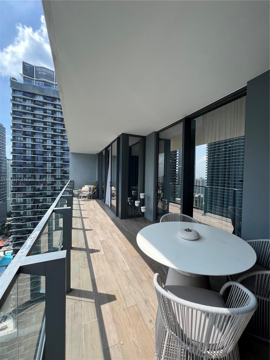 88 SW 7th St #3007, Miami FL 33130