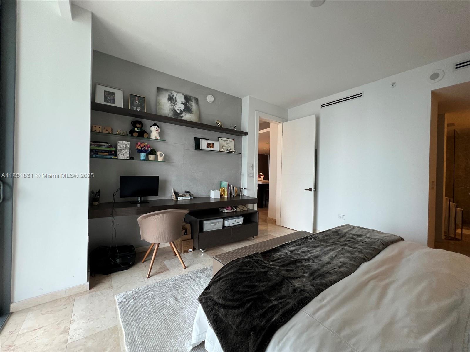 88 SW 7th St #3007, Miami FL 33130