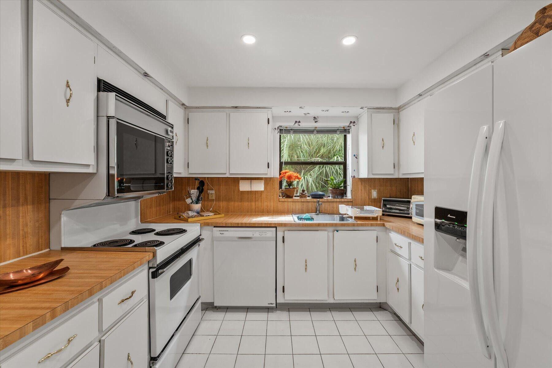 Homes for sale in Weston, FL | 16251 Golf Club Road #312, Weston, FL 33326 | MLS# R11112680