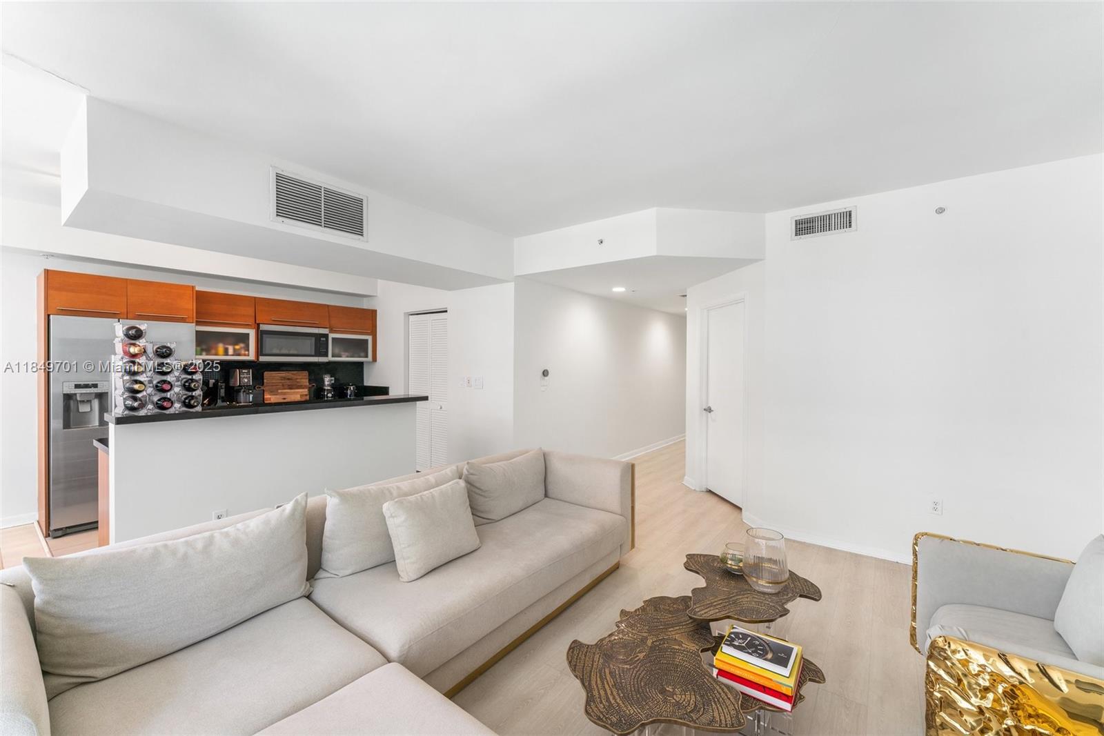 244 Biscayne Blvd #1808, Miami FL 33132