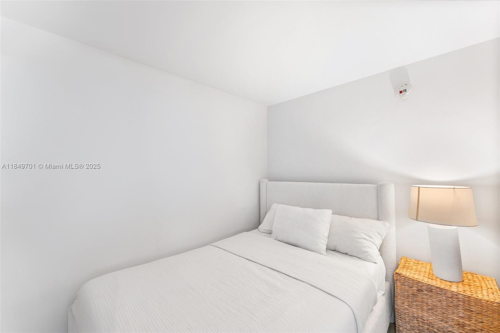 244 Biscayne Blvd #1808, Miami FL 33132