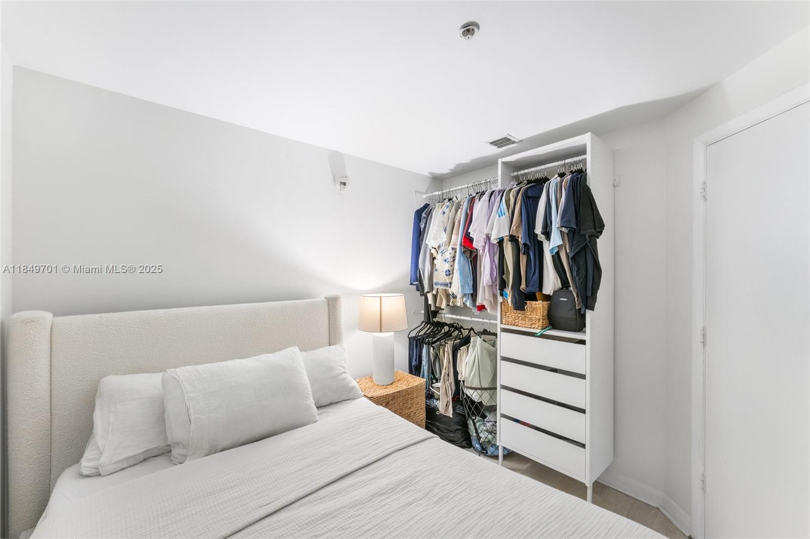 244 Biscayne Blvd #1808, Miami FL 33132