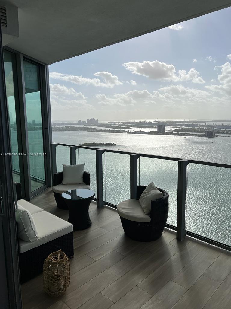 Apartamento para Alugar em Miami, FL