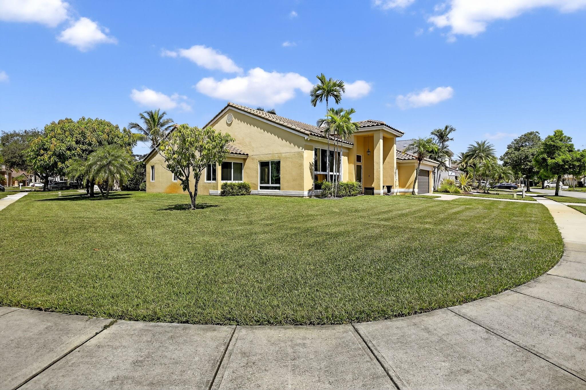 Homes for sale in Pembroke Pines, FL | 1210 Nw 193Rd Ave, Pembroke Pines, FL 33029 | MLS# F10518415