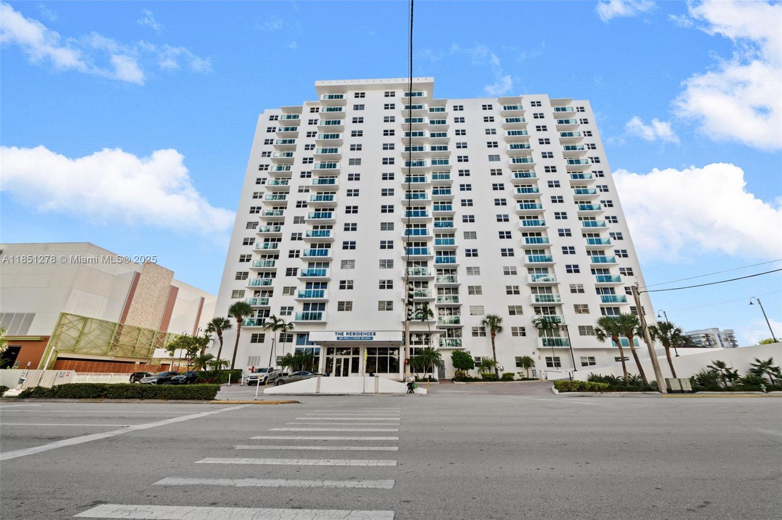 Residences On Hollywood B