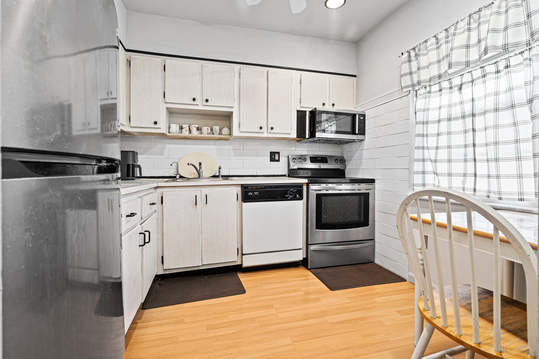 Oriole Gardens 18 Condo