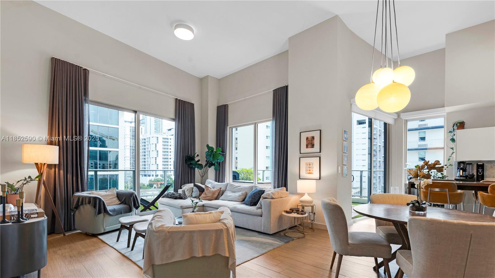 Apartamento à Venda em Miami, FL