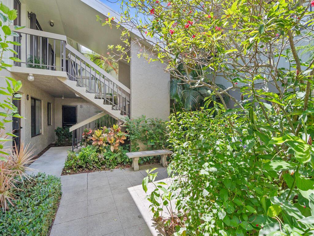 800 Place Courtyard Condo