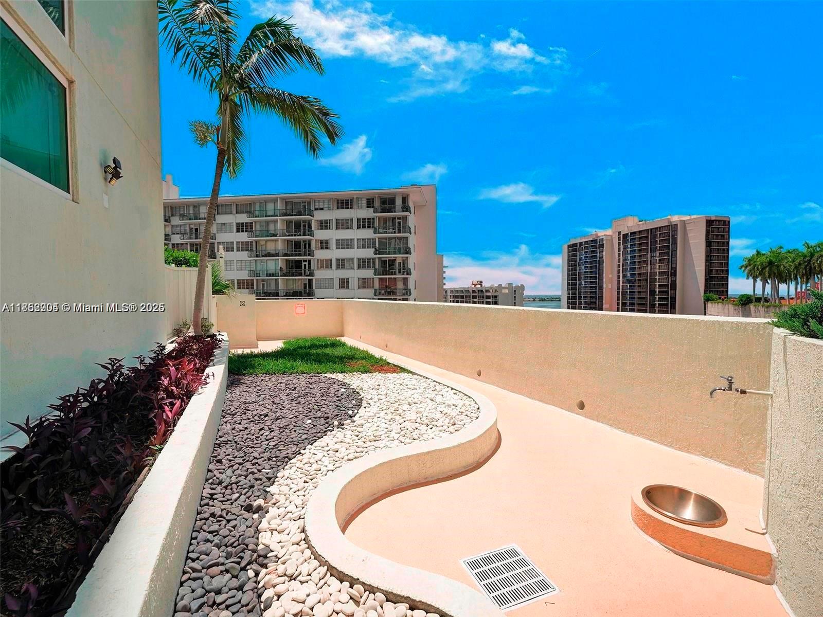 218 SE 14th St #1407, Miami FL 33131