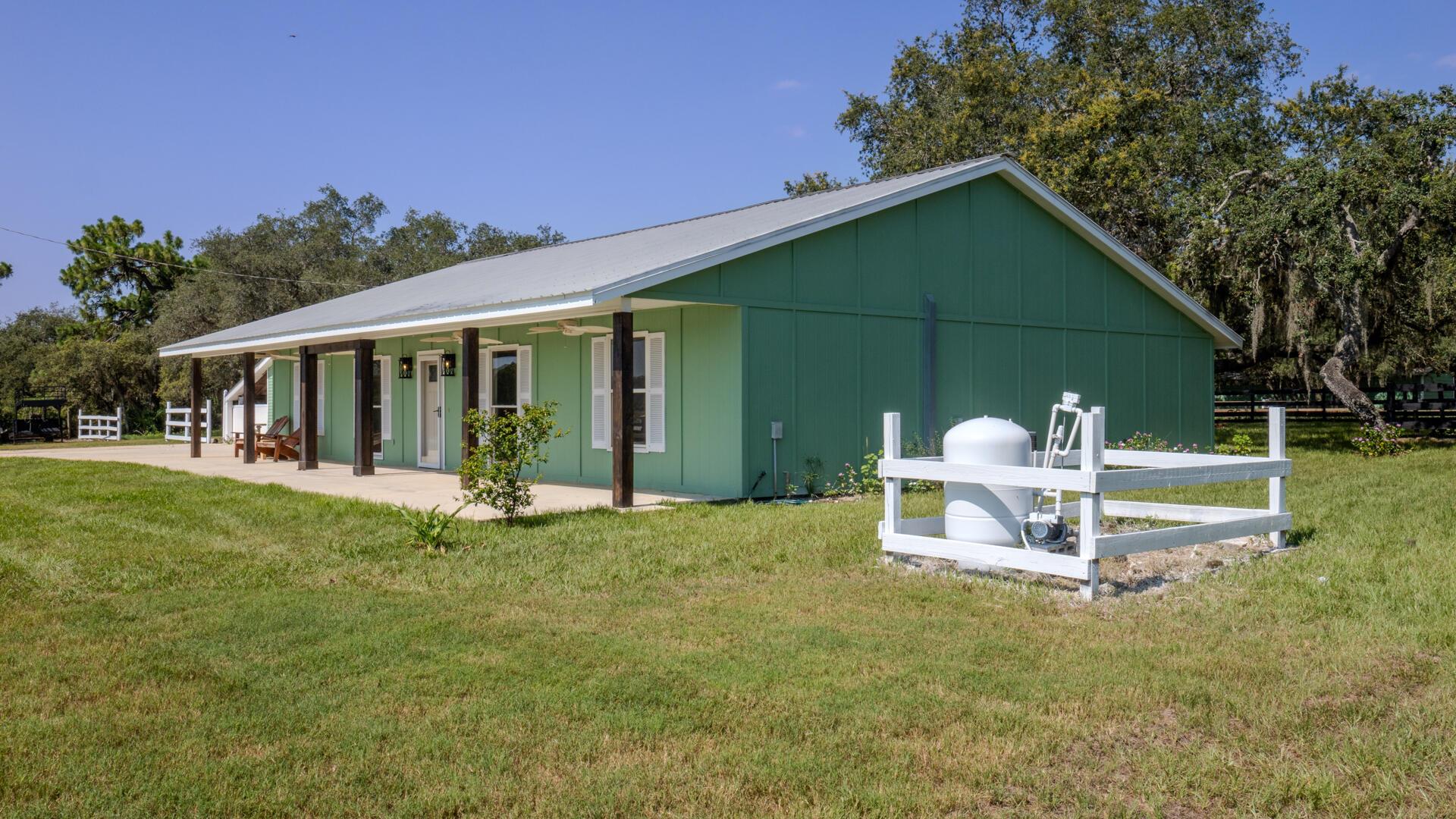 Homes for sale in Sebring, FL | 2011 Hartt Road, Sebring, FL 33870 | MLS# R11113143