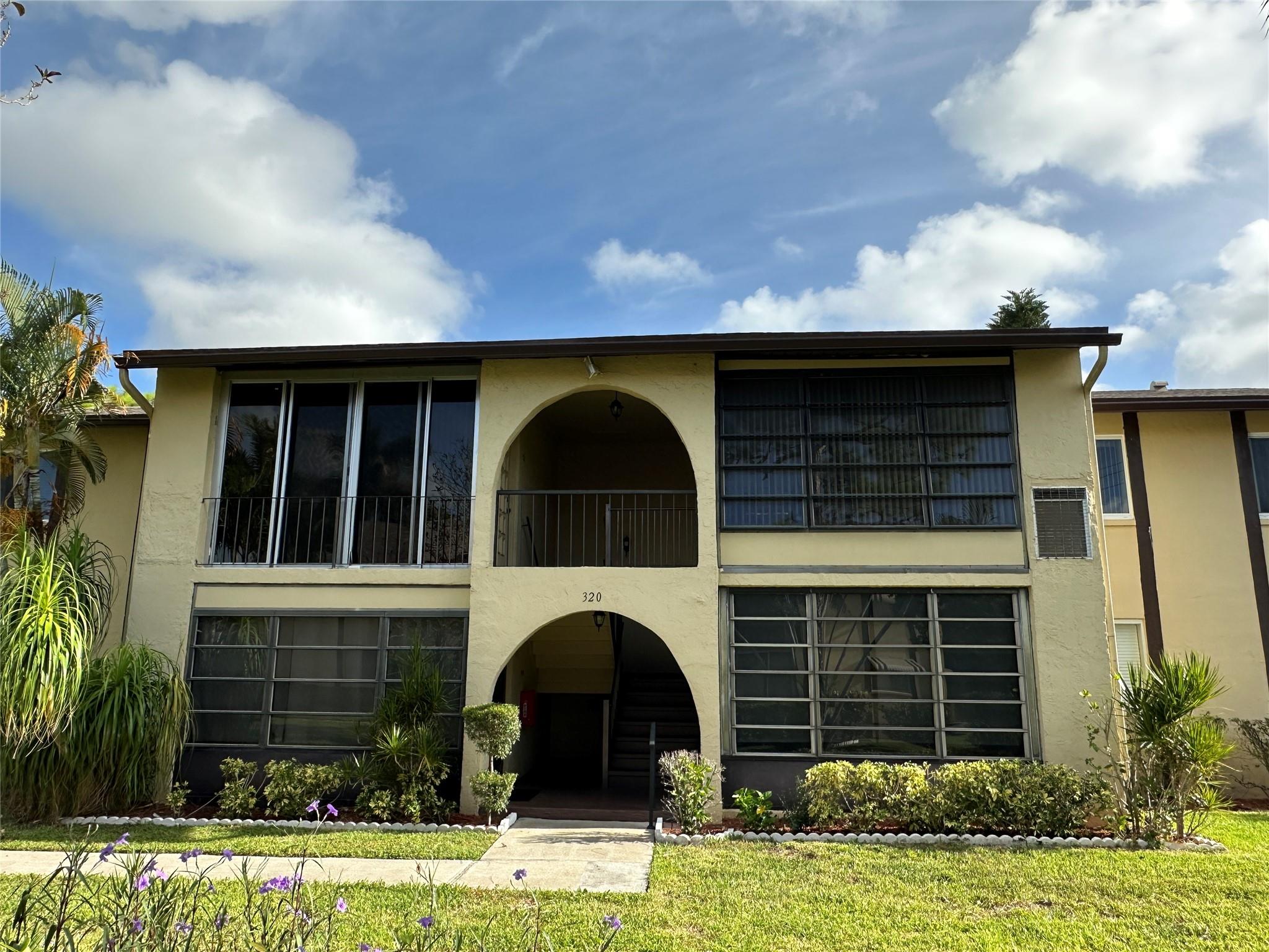 Homes for sale in Greenacres, FL | 320 Pine Ridge Cir #B2, Greenacres, FL 33463 | MLS# F10518090