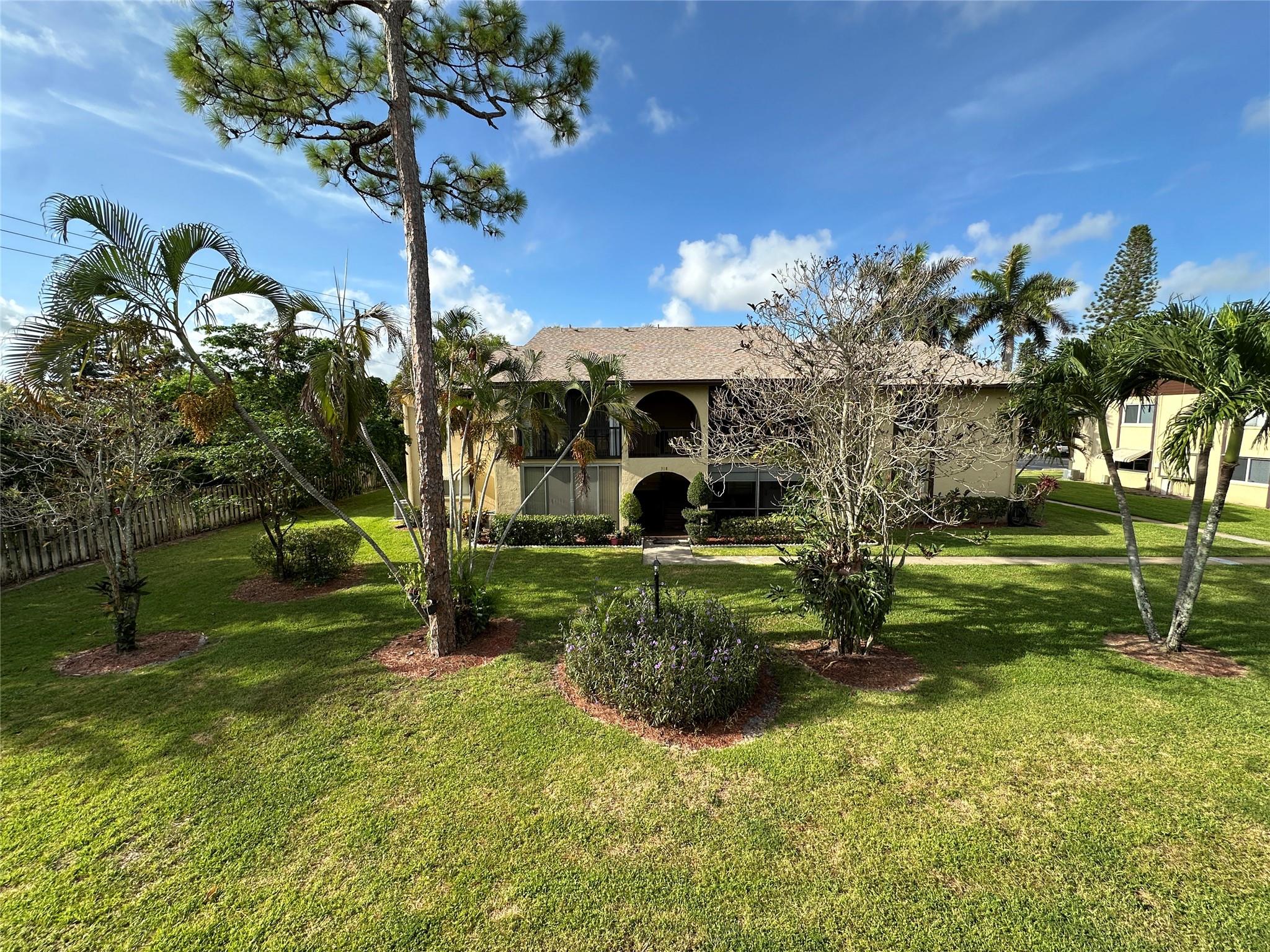 Homes for sale in Greenacres, FL | 320 Pine Ridge Cir #B2, Greenacres, FL 33463 | MLS# F10518090