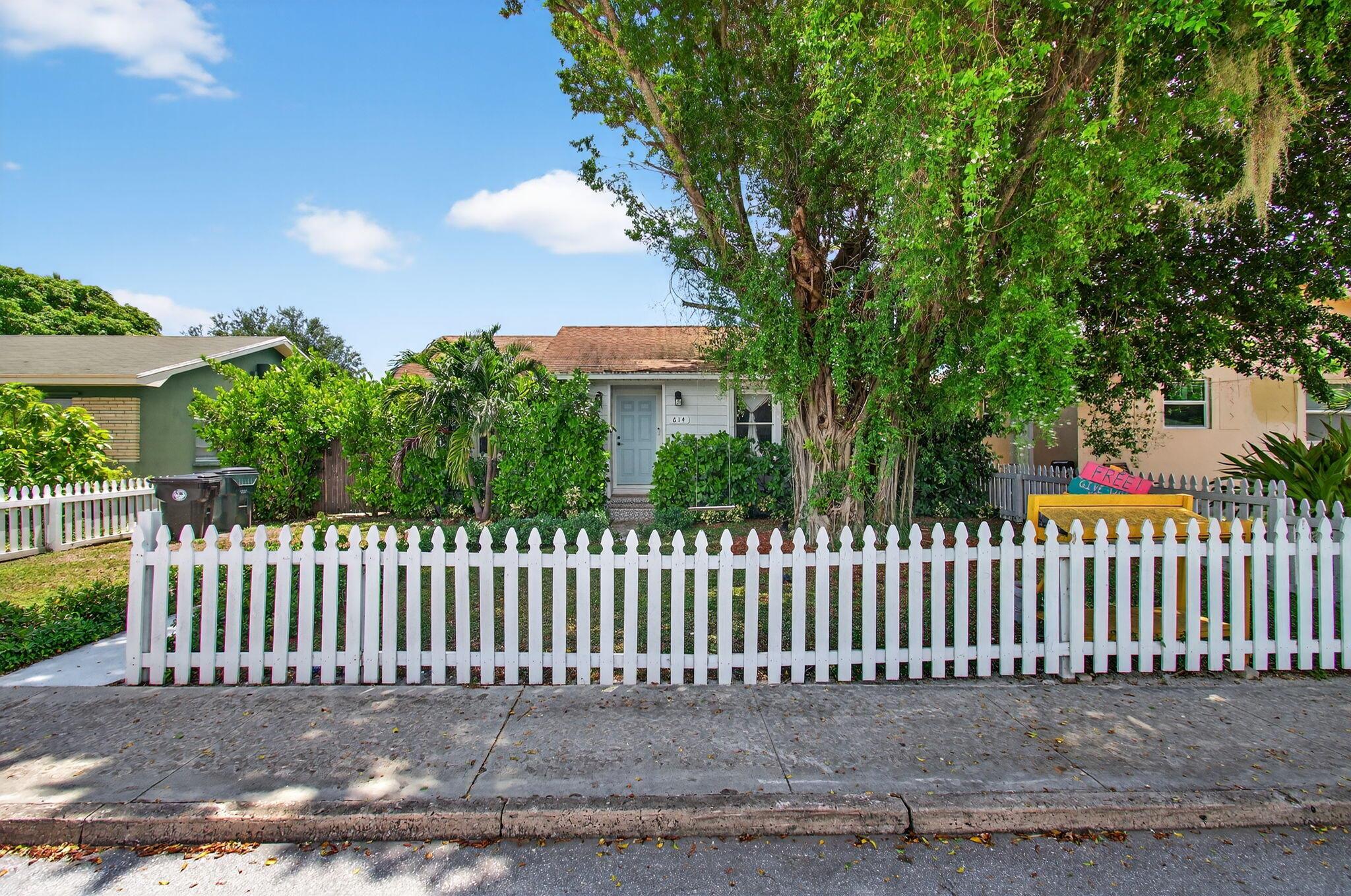 Homes for sale in Lake Worth Beach, FL | 614 S E Street, Lake Worth Beach, FL 33460 | MLS# R11113185