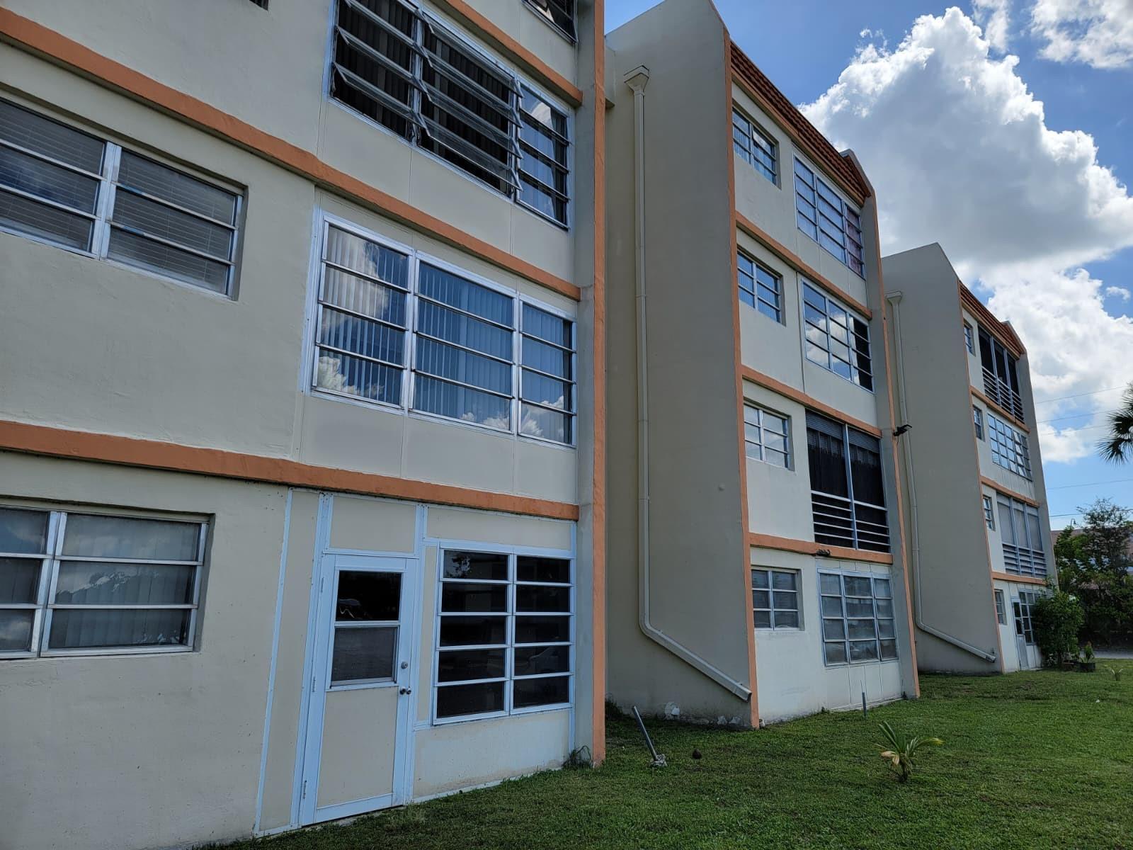 2401 NW 41st Ave 204, Lauderhill, FL 33313