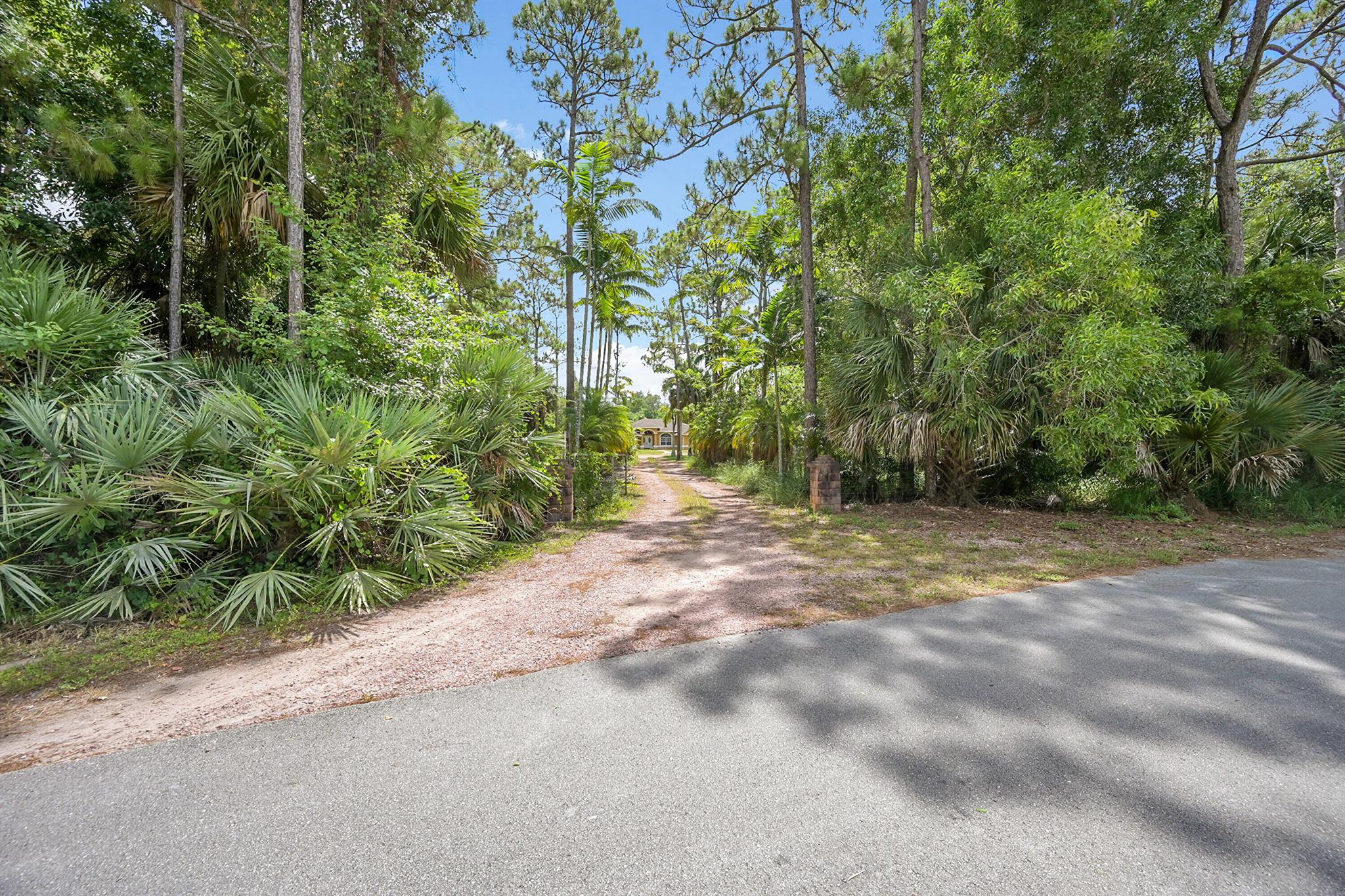 Homes for sale in Loxahatchee, FL | 2376 Fawn Dr, Loxahatchee, FL 33470 | MLS# R11113315