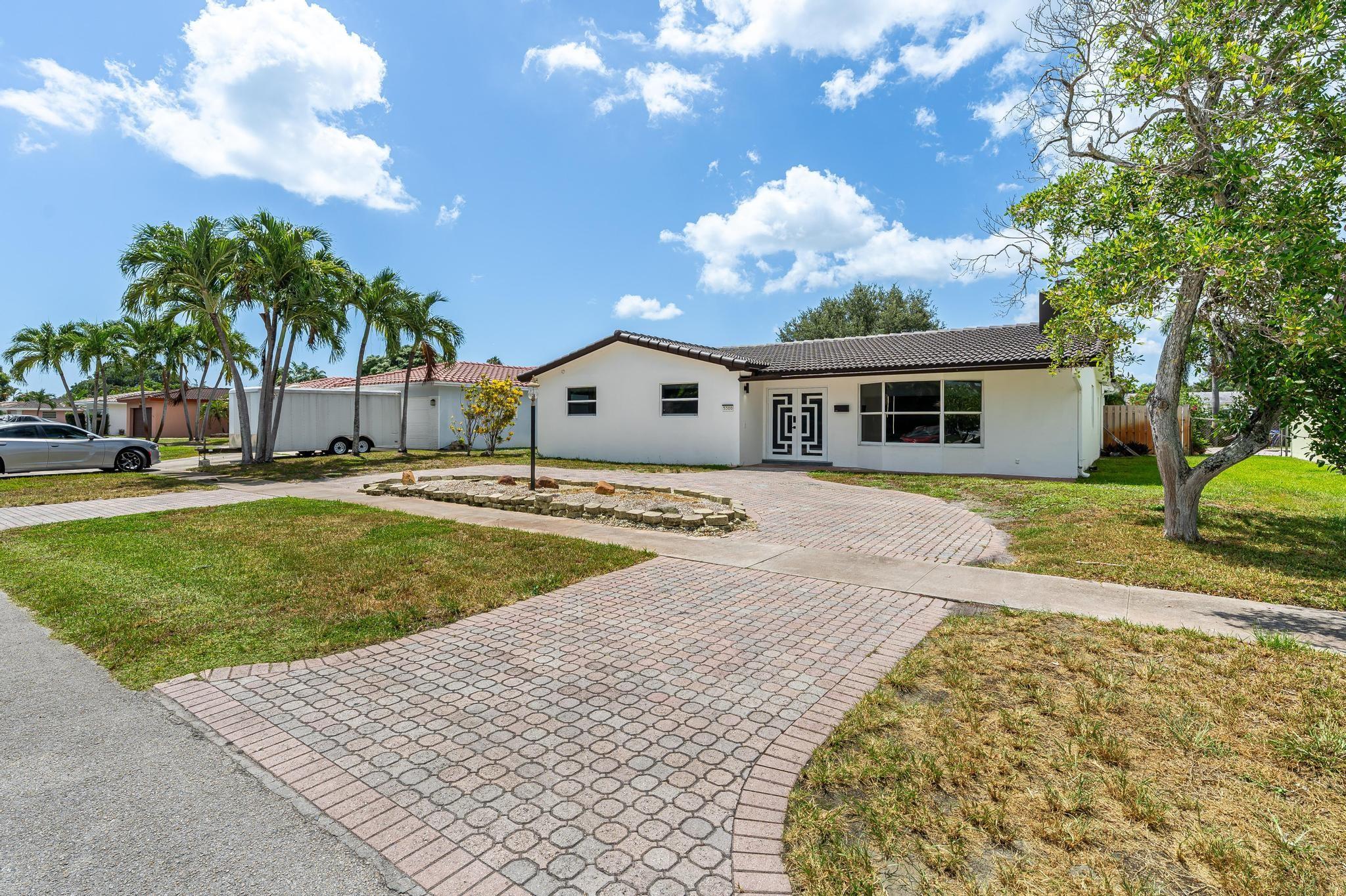 5300 Garfield St Hollywood FL 33021 | F10519086