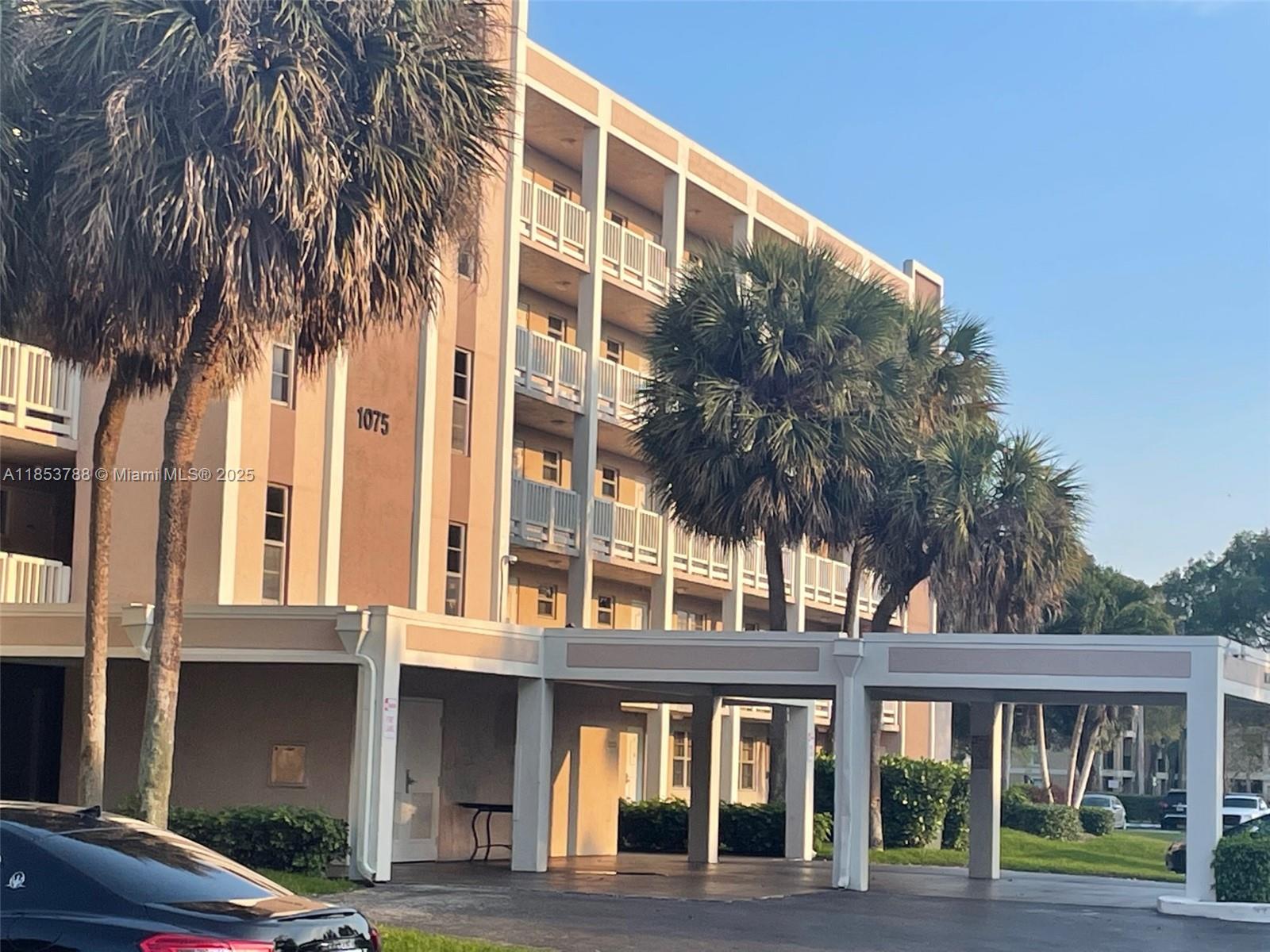 Sherwood Square Condomini