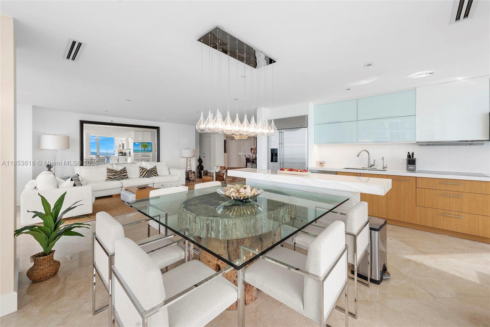 4779 Collins Ave #2403, Miami Beach FL 33140