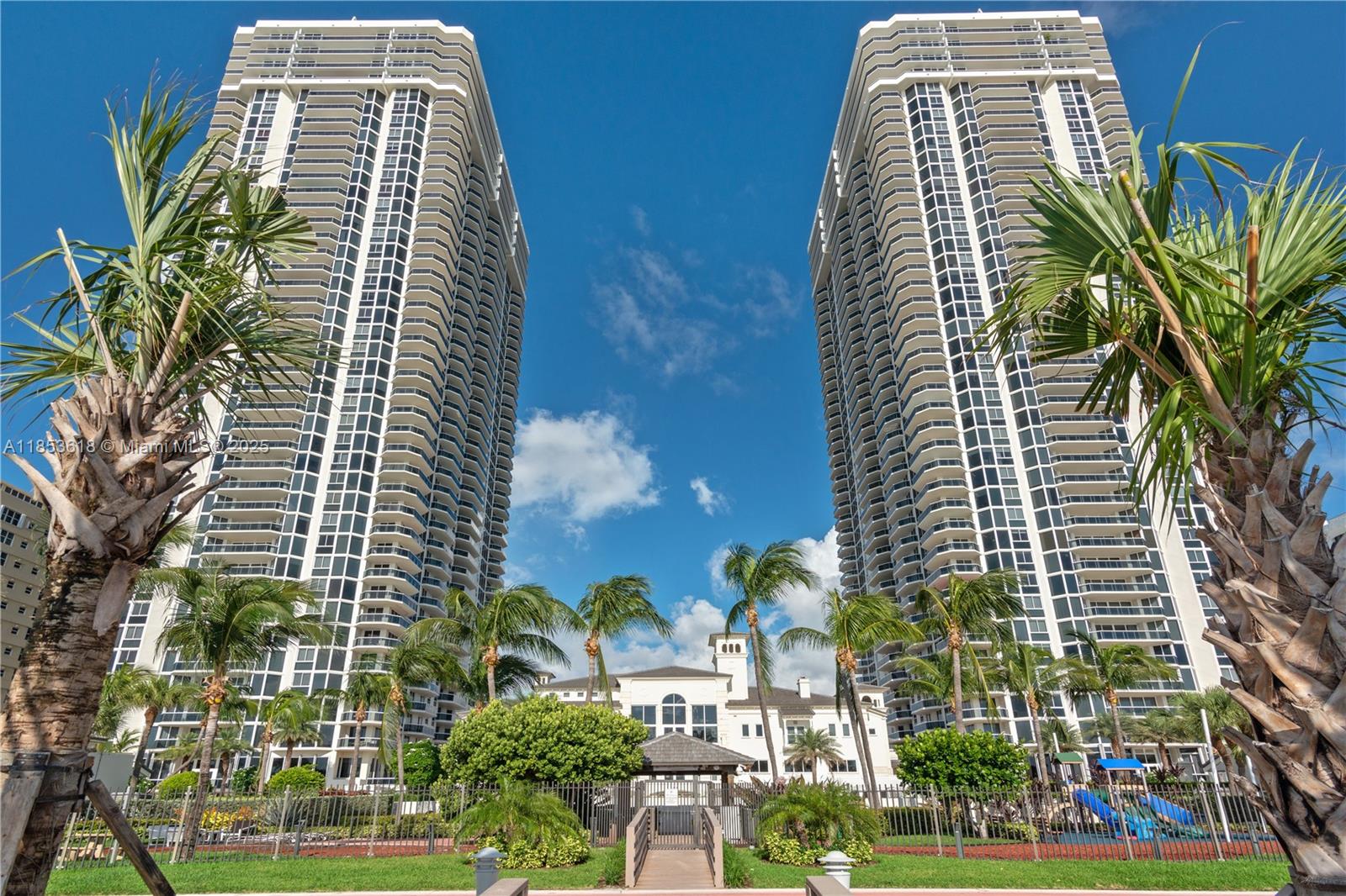 4779 Collins Ave #2403, Miami Beach FL 33140