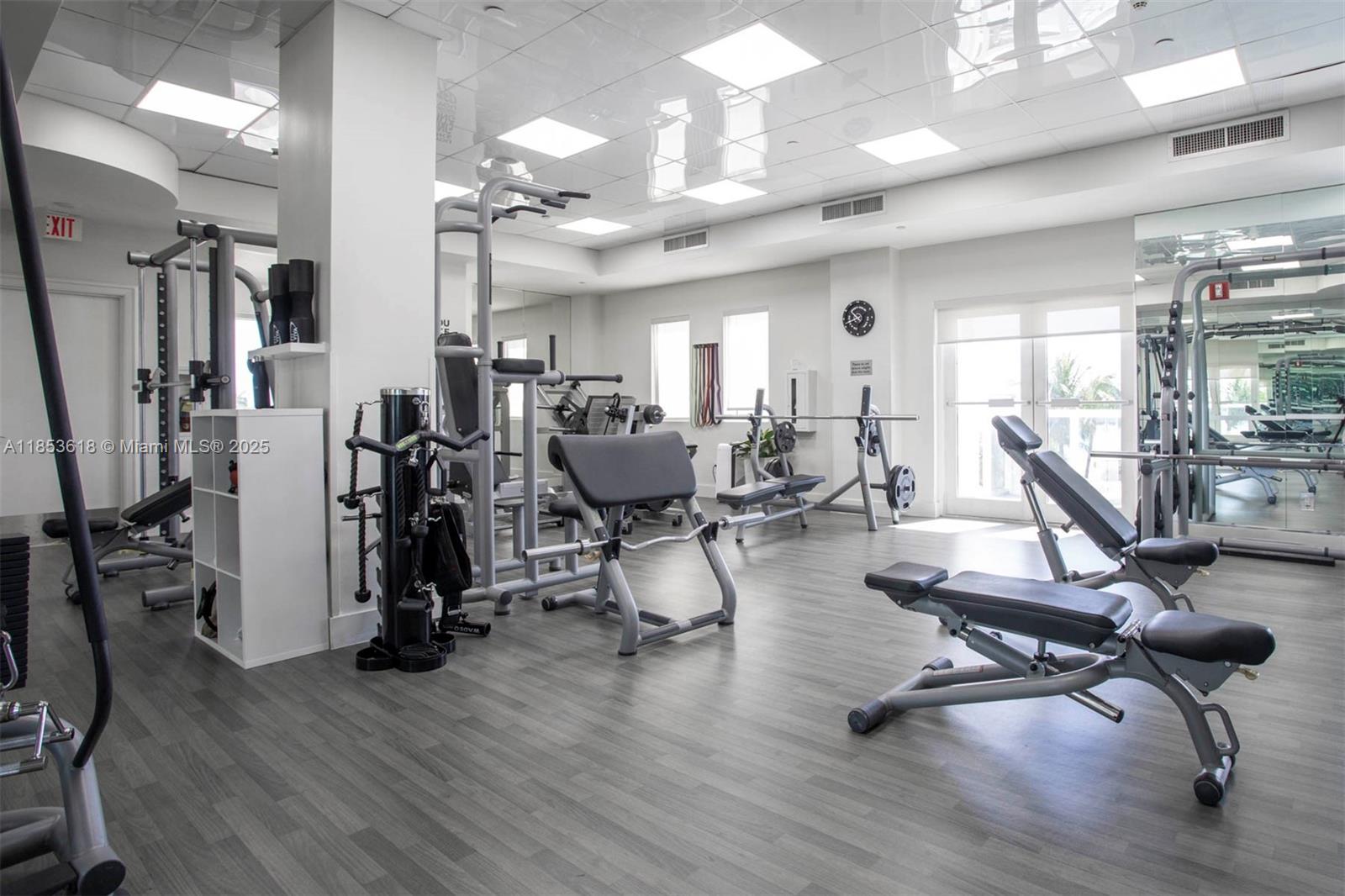 4779 Collins Ave #2403, Miami Beach FL 33140