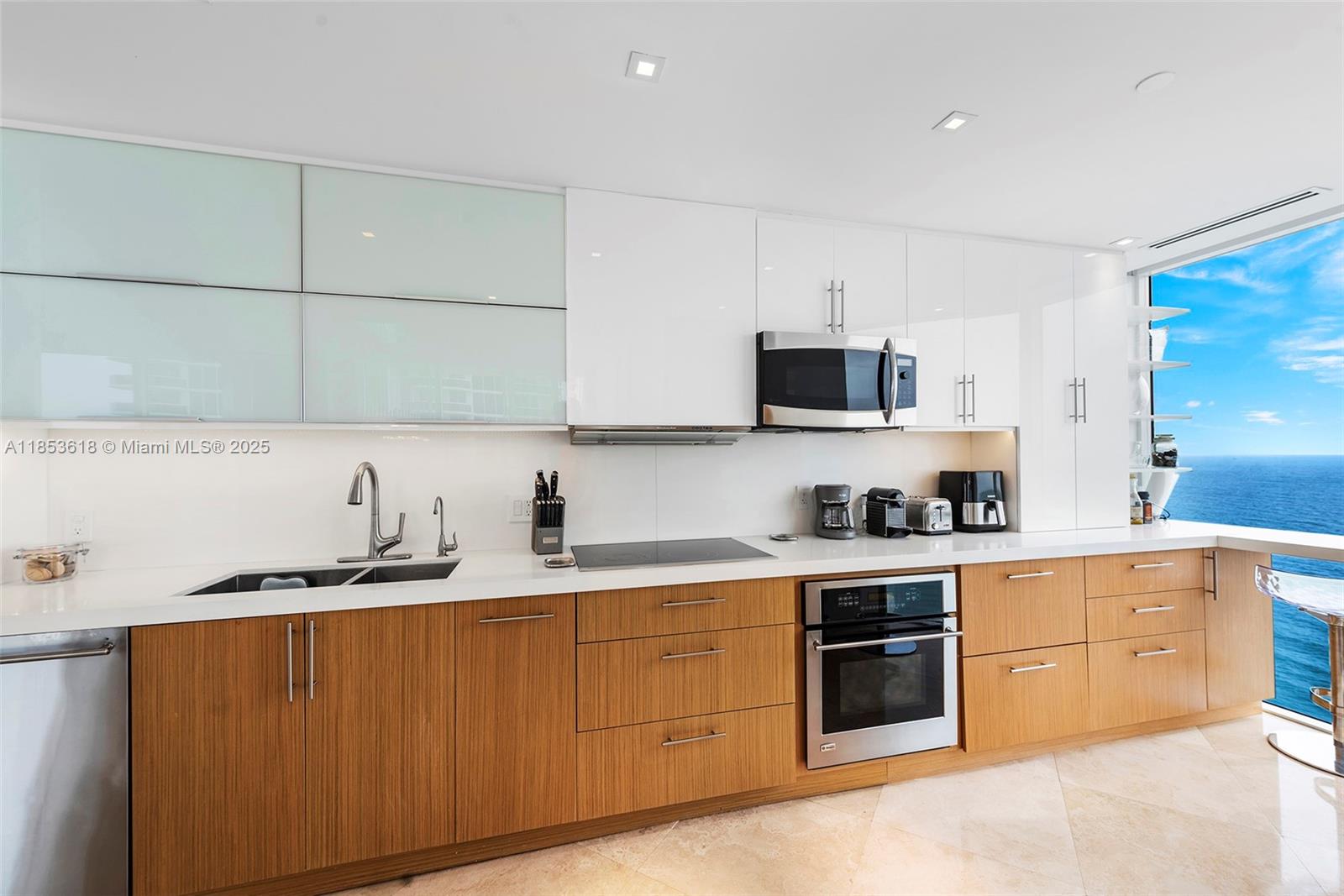 4779 Collins Ave #2403, Miami Beach FL 33140