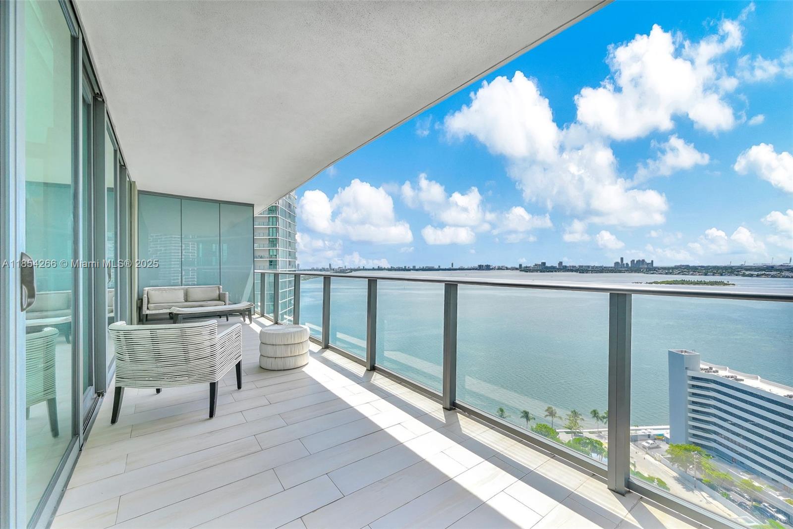 Apartamento à Venda em Miami, FL
