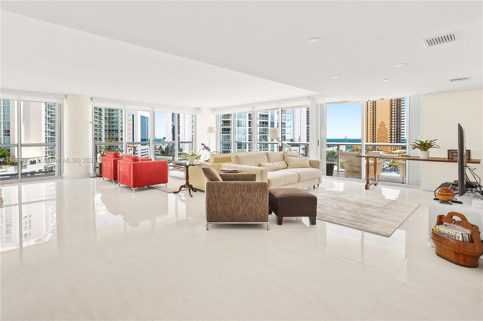 Apartamento à Venda em Sunny Isles Beach, FL