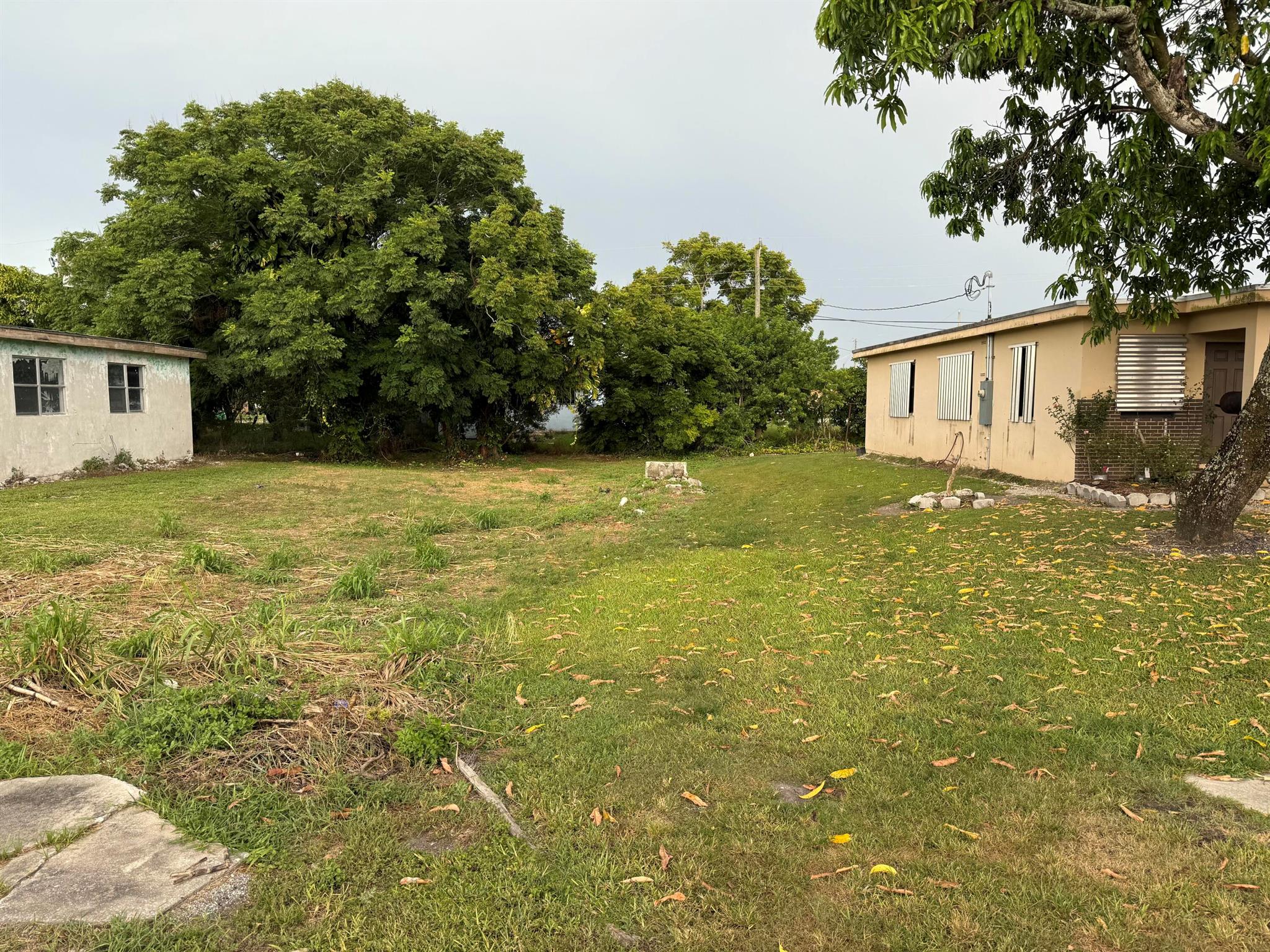 Homes for sale in South Bay, FL | 220 Nw 12th Avenue, South Bay, FL 33493 | MLS# R11113668