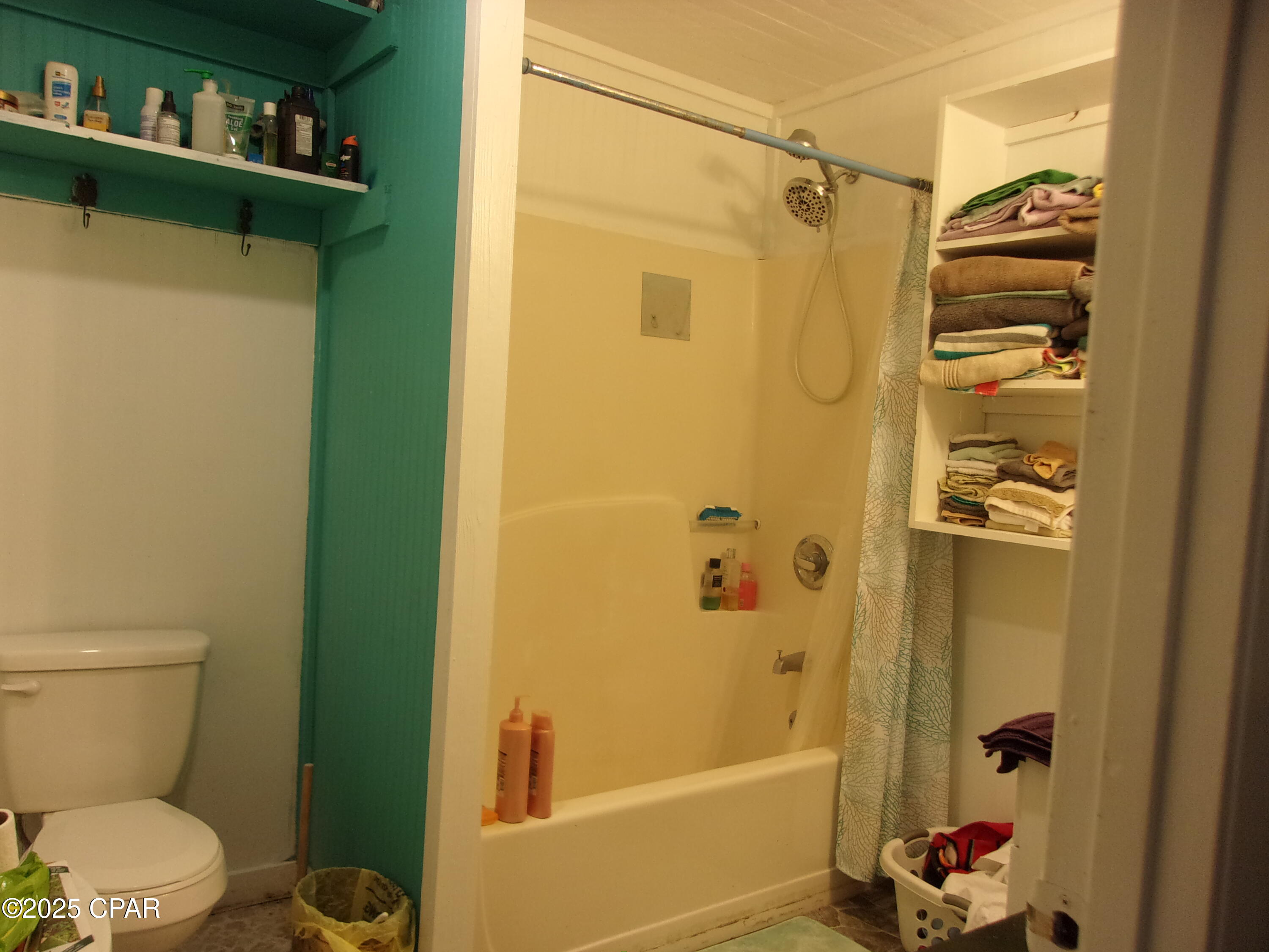 Listing photo id 11 for 402 Hatcher Drive