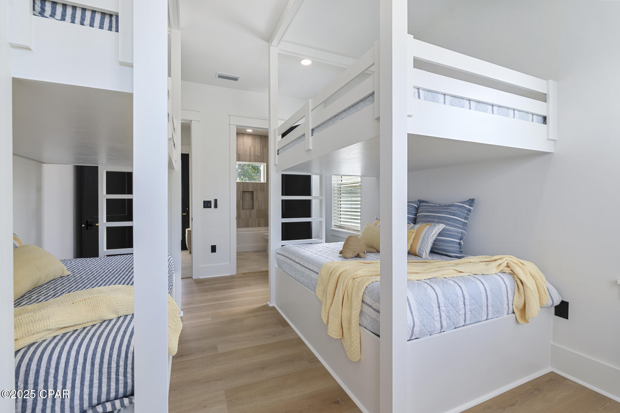 Image 32 For 21403 Sunset Avenue