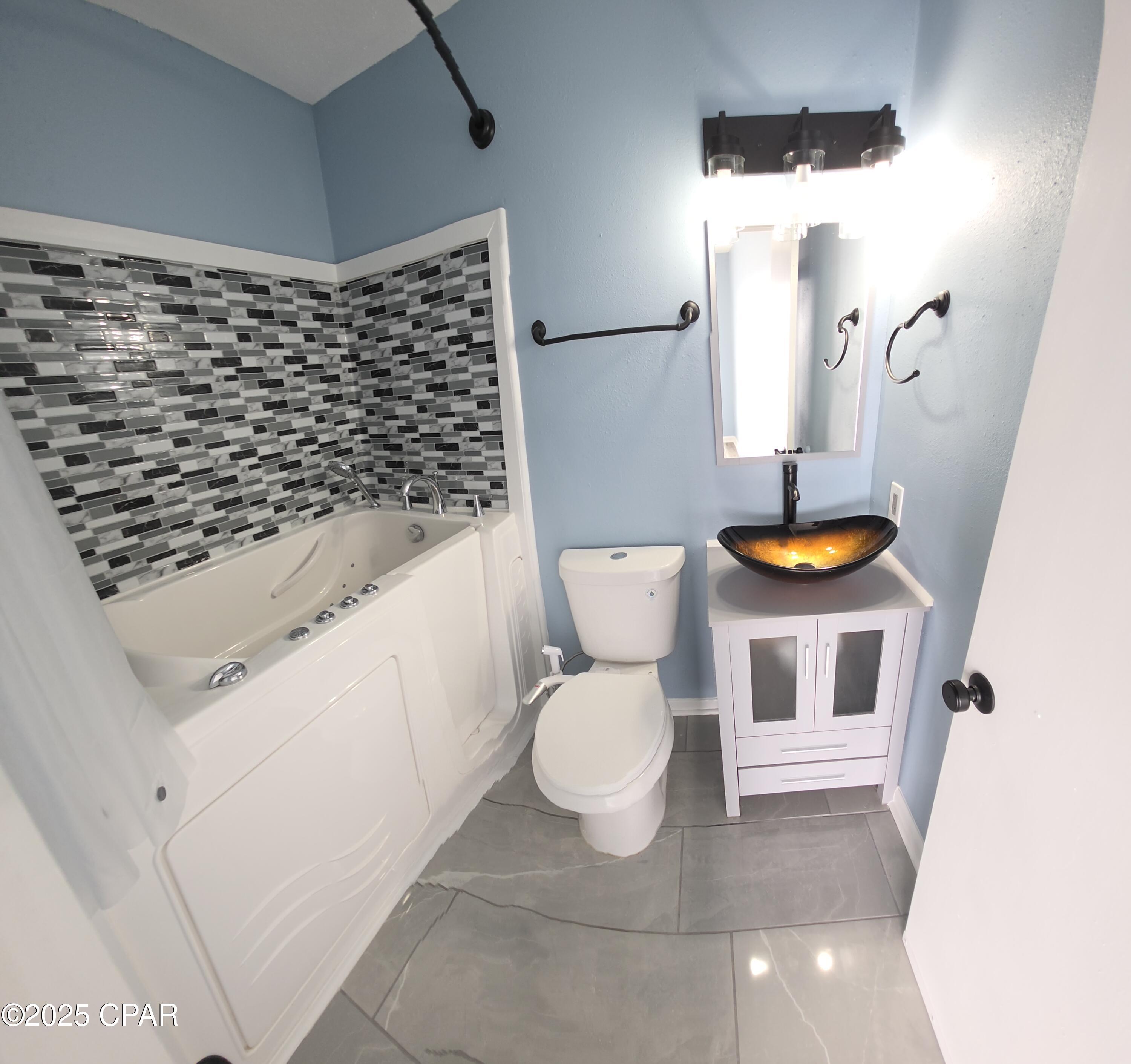 Image 20 For 6073 Highway 98