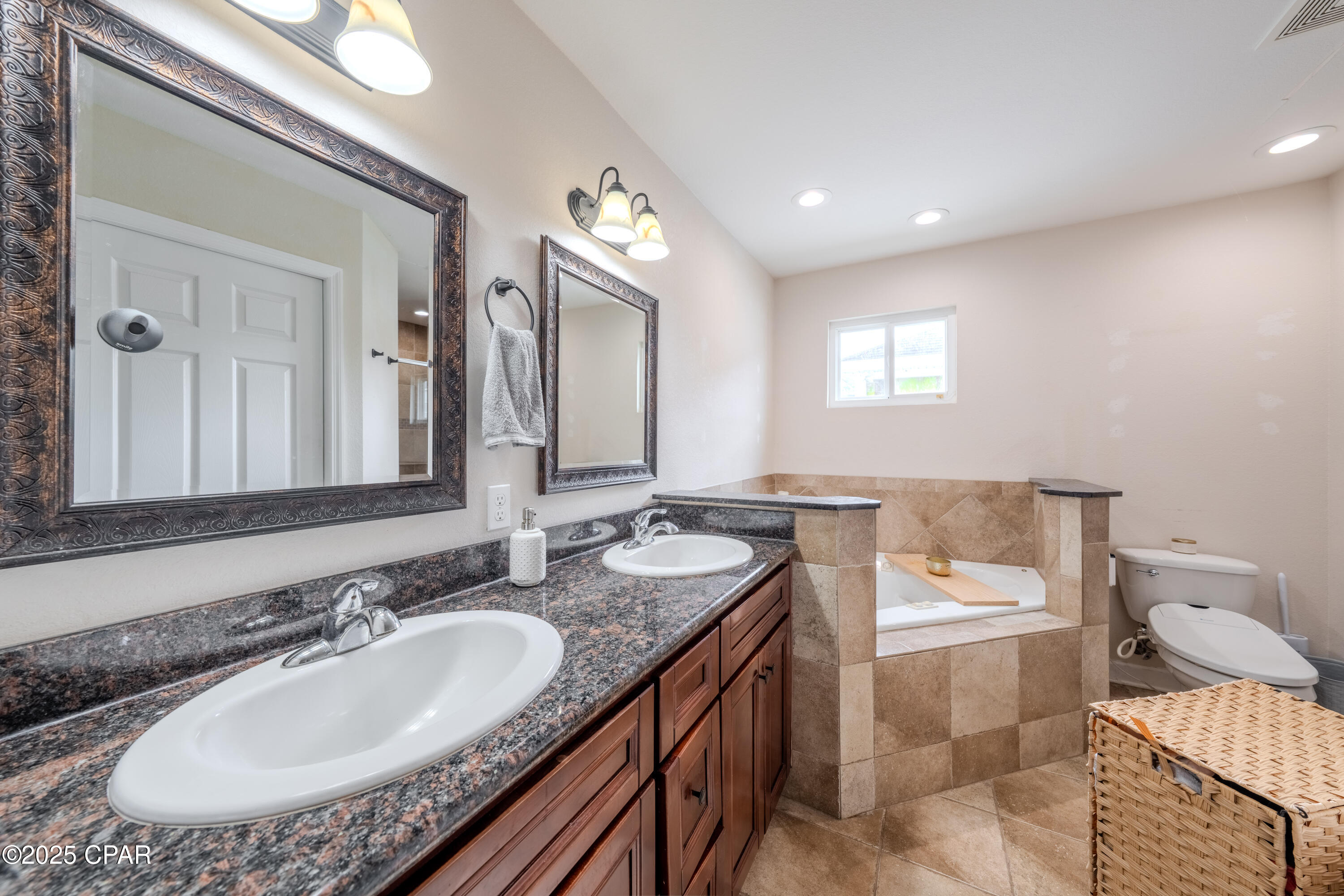 Listing photo id 14 for 6508 Rivers Bank Way