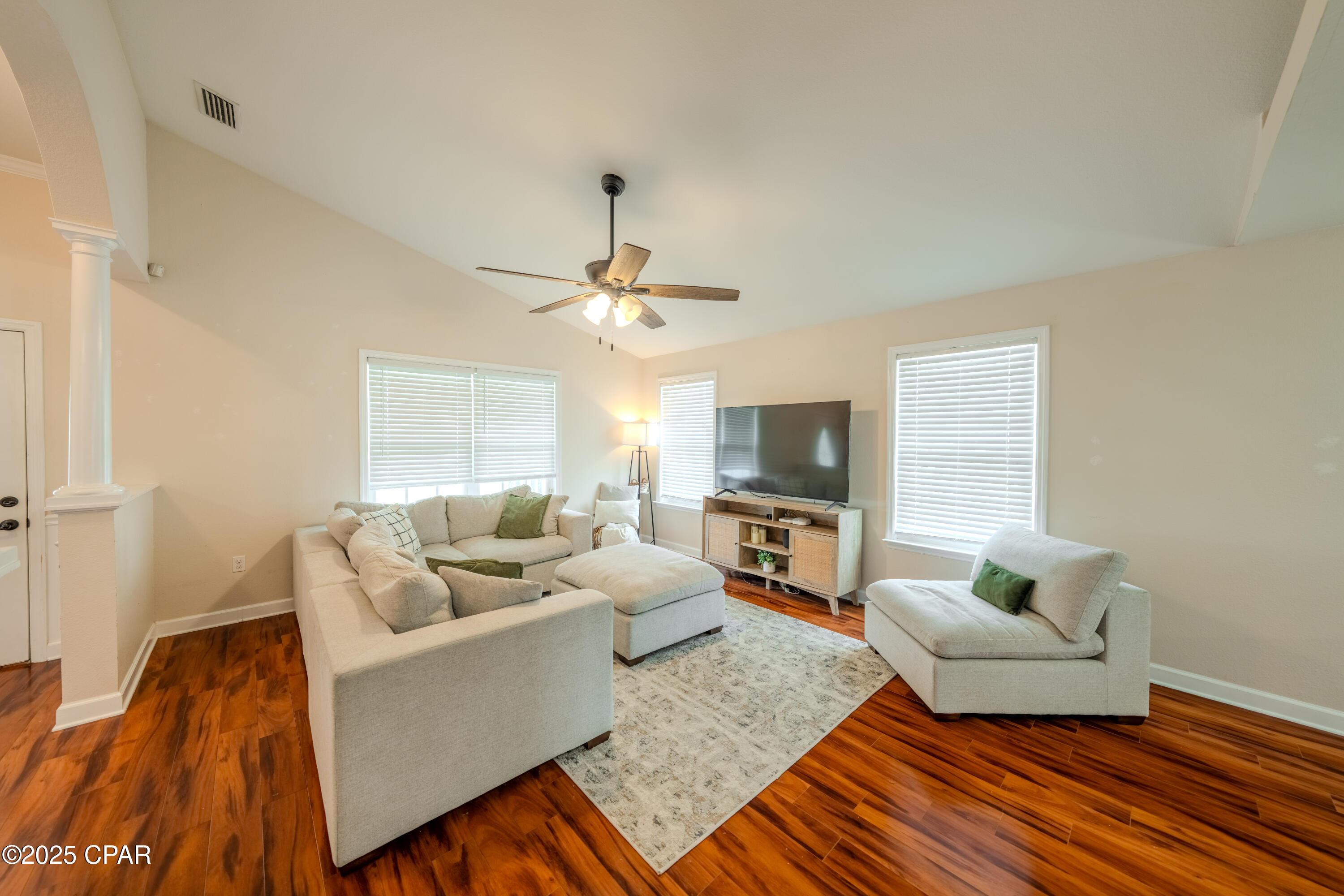 Listing photo id 2 for 6508 Rivers Bank Way