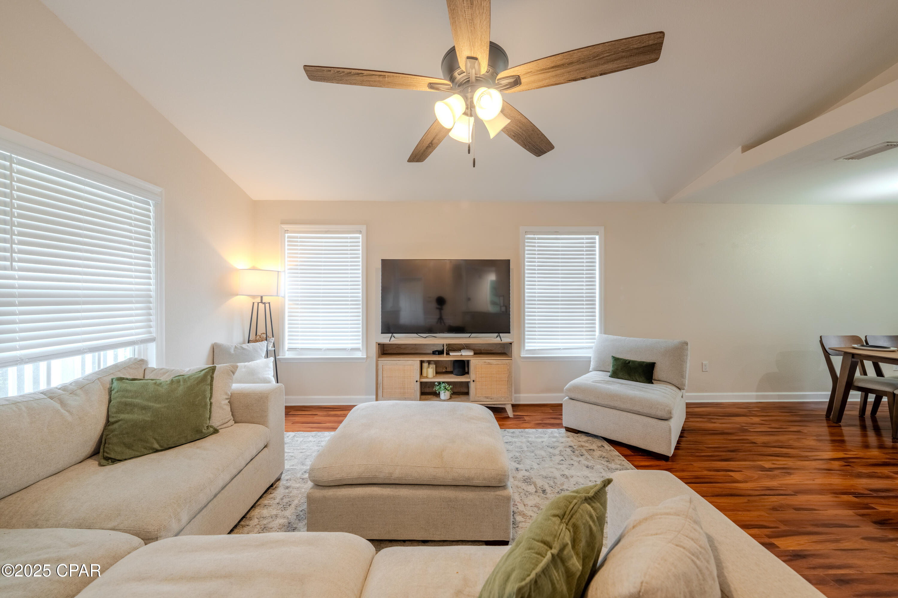 Listing photo id 5 for 6508 Rivers Bank Way