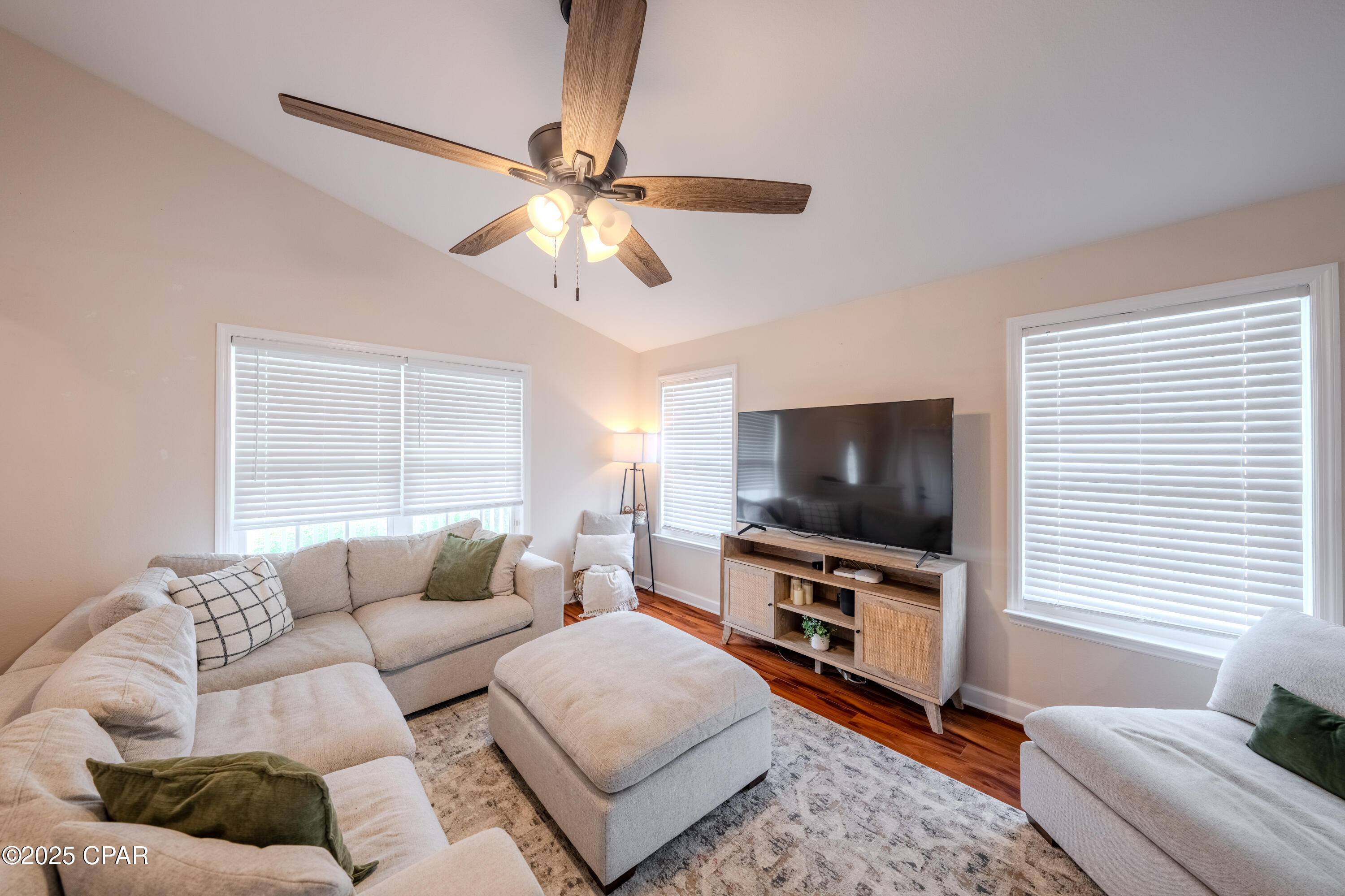 Listing photo id 6 for 6508 Rivers Bank Way