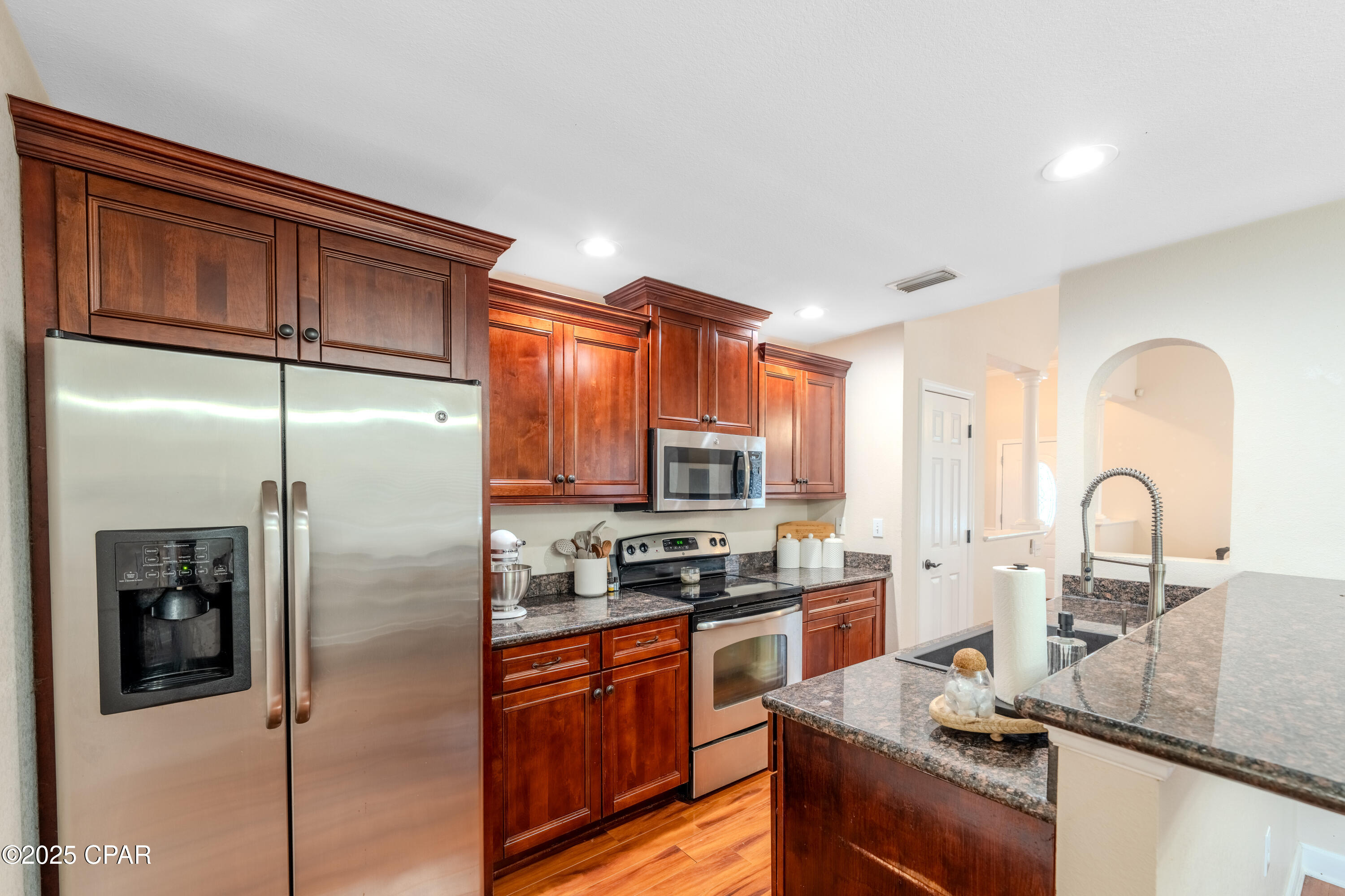 Listing photo id 9 for 6508 Rivers Bank Way