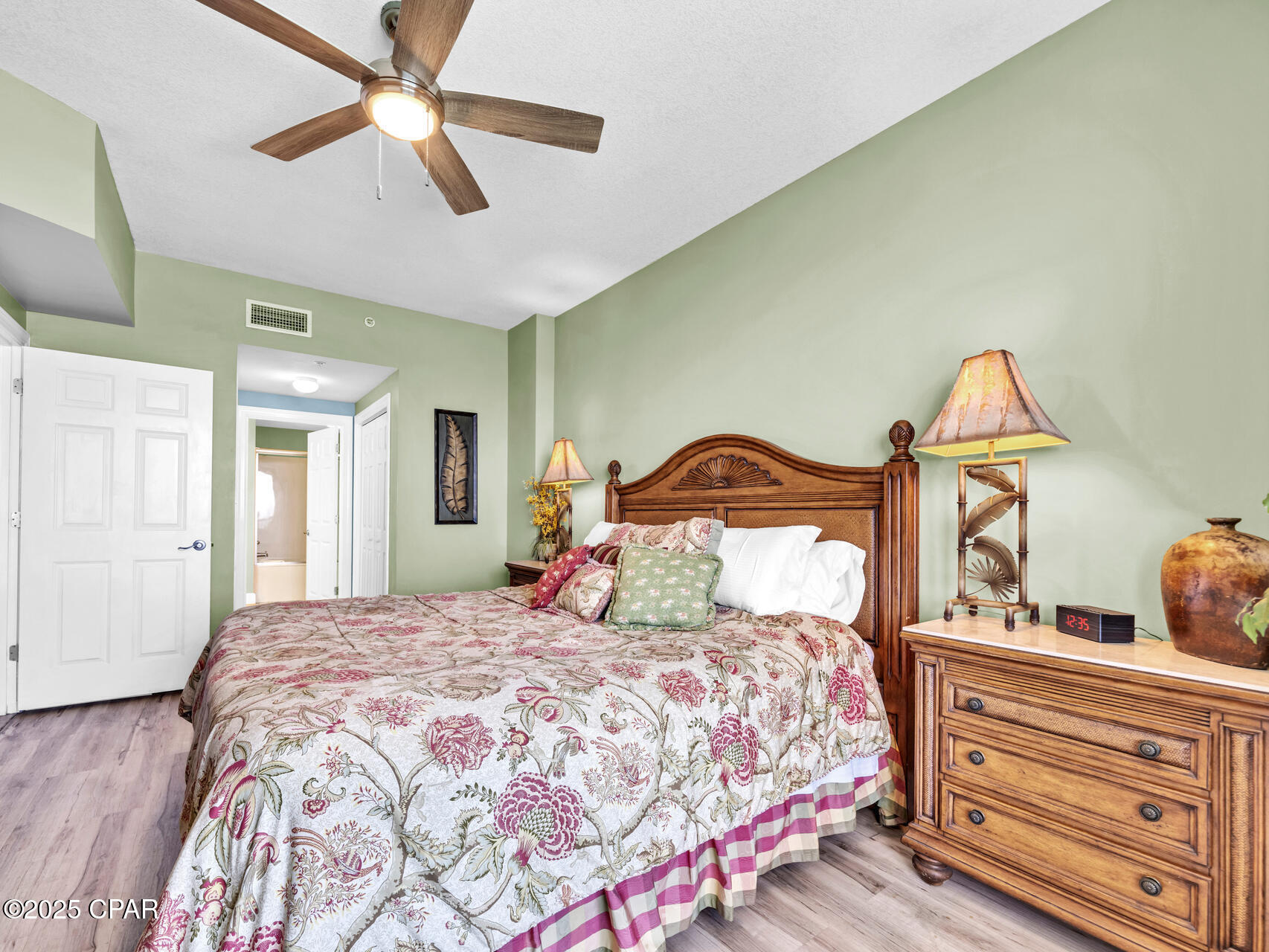 Image 17 For 14825 Front Beach Road 1904