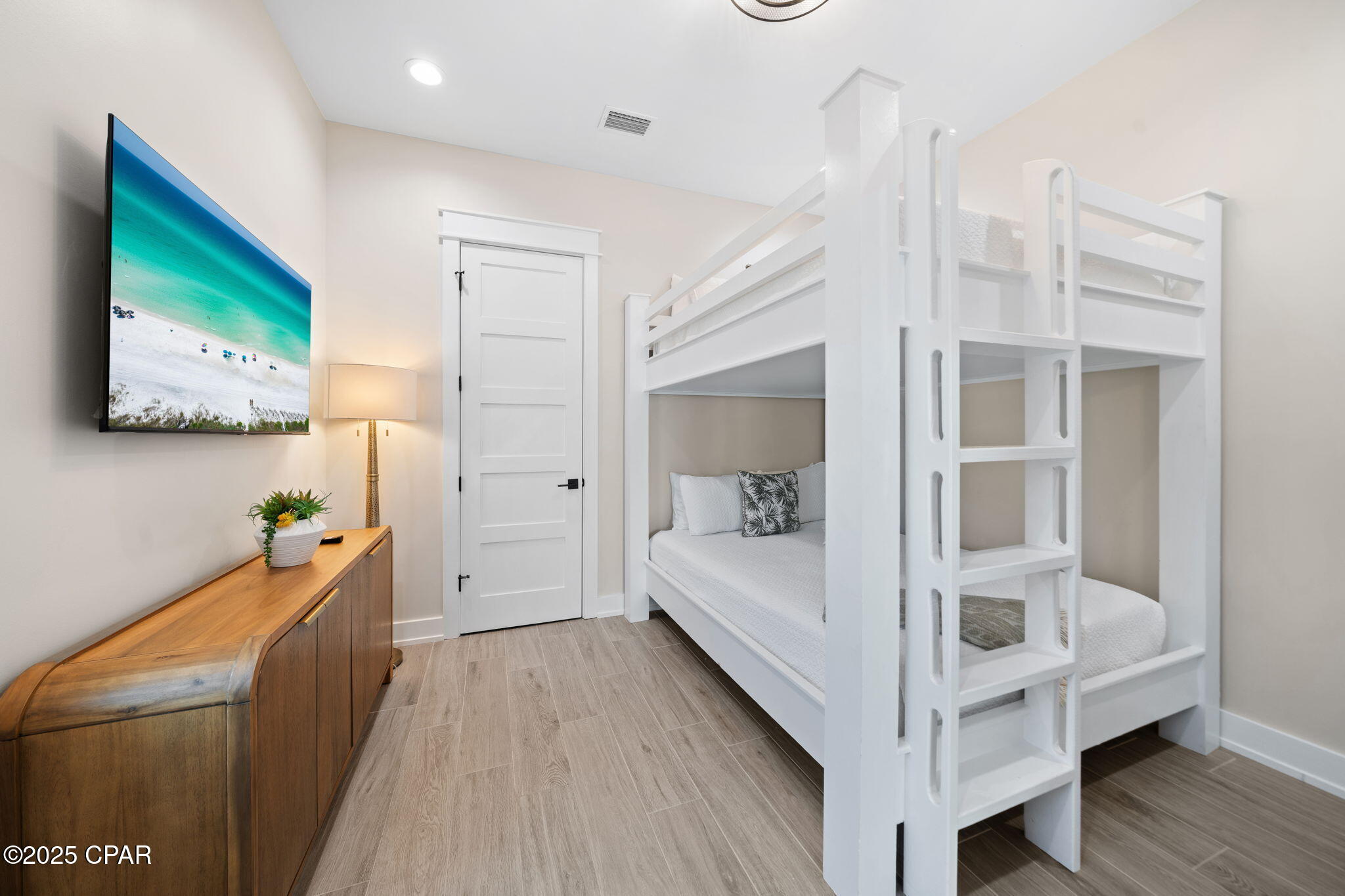 Image 12 For 14328 Front Beach Road