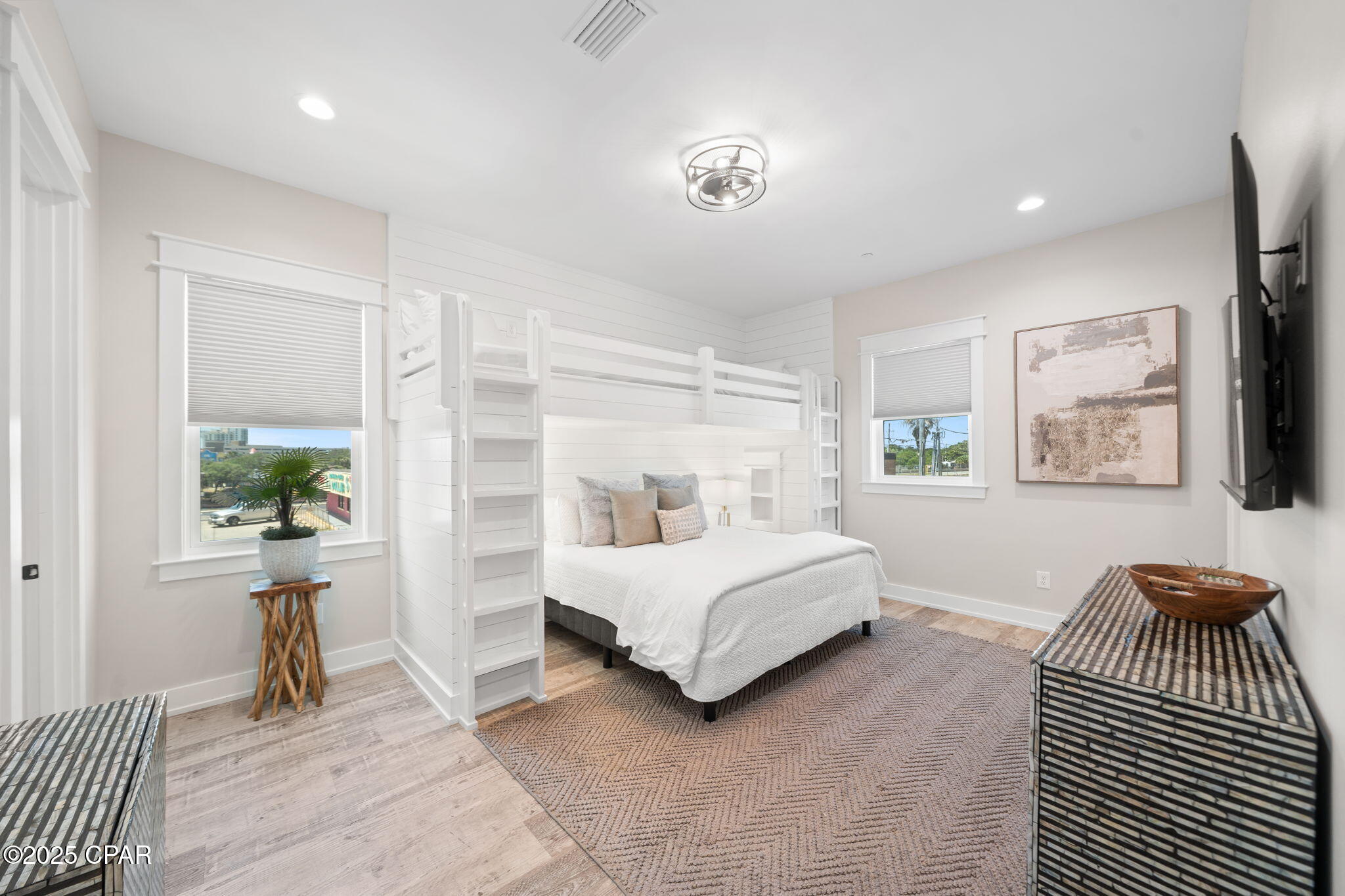 Image 38 For 14328 Front Beach Road