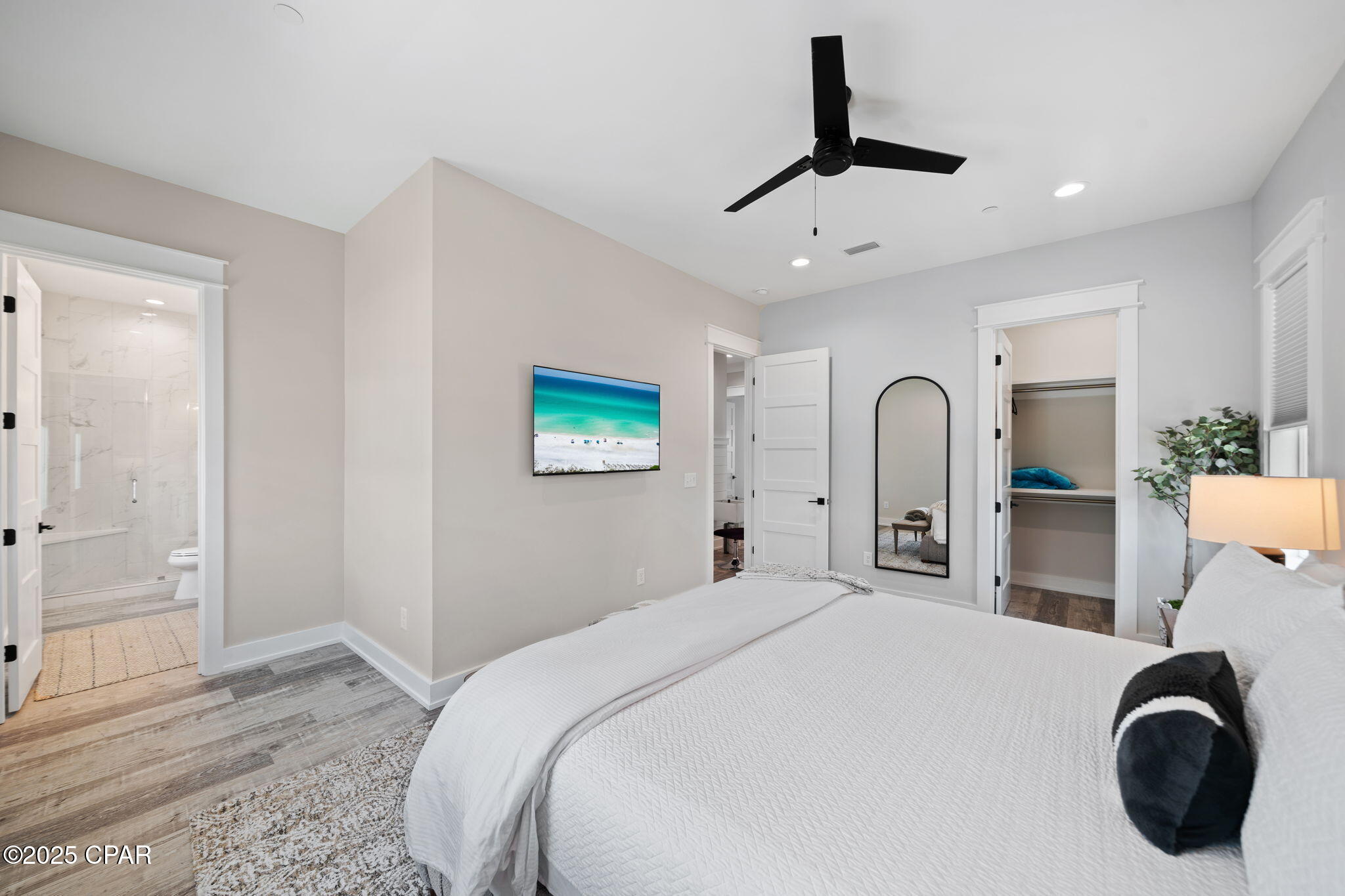 Image 42 For 14328 Front Beach Road