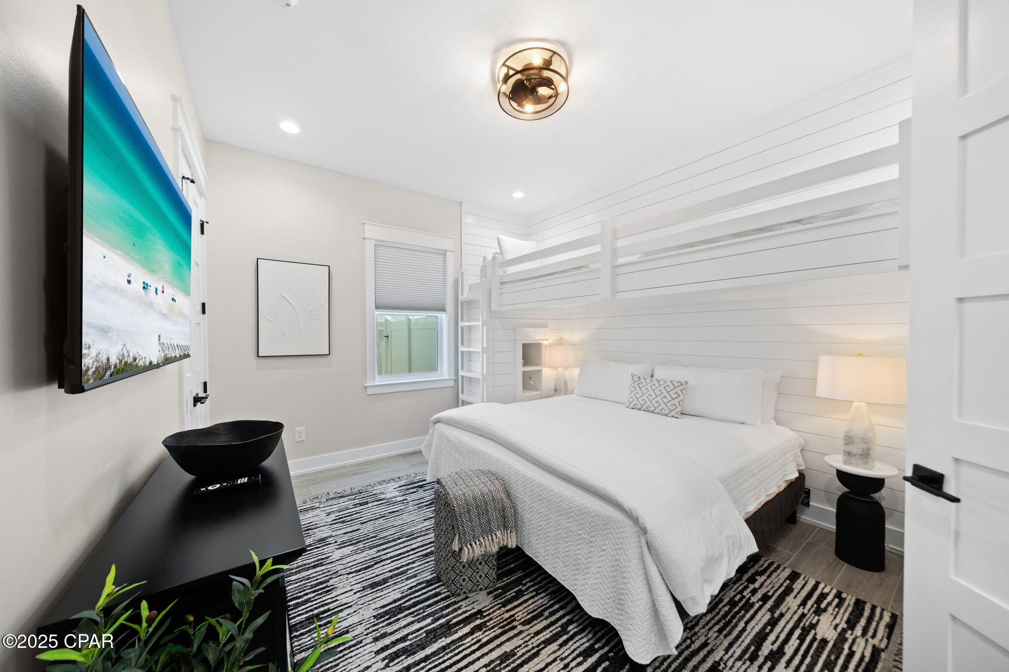 Image 6 For 14328 Front Beach Road