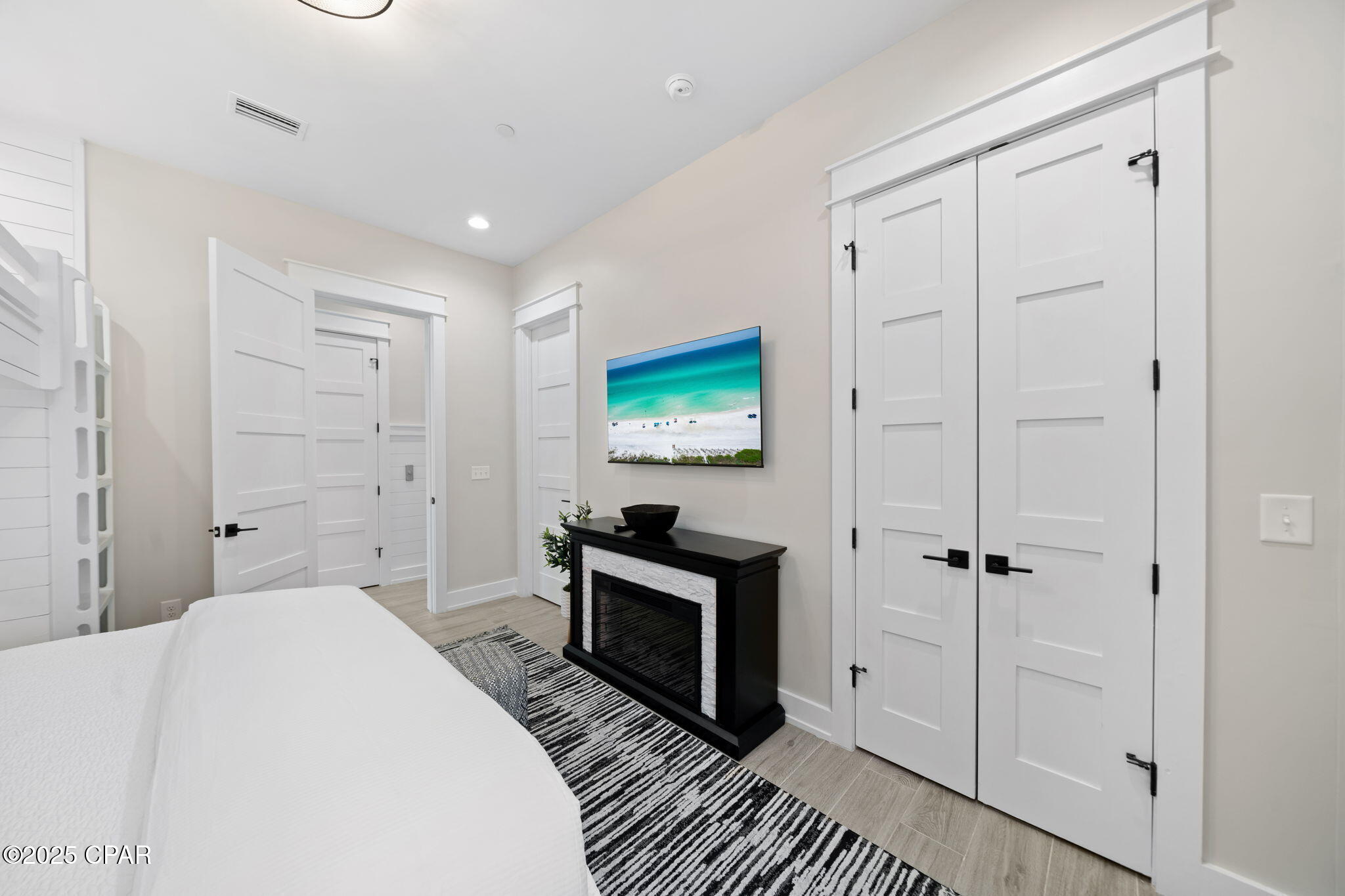 Image 7 For 14328 Front Beach Road