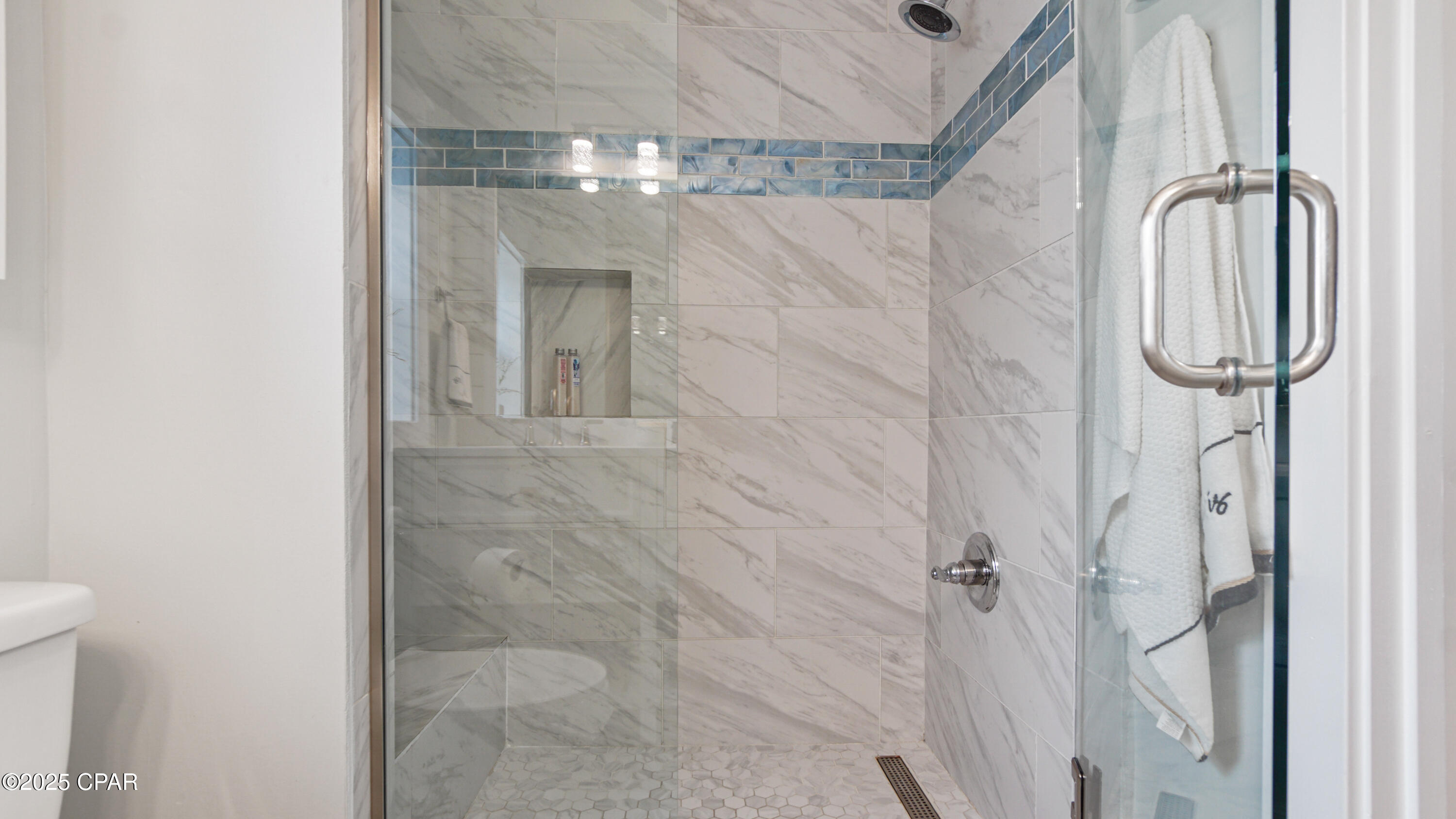 Image 19 For 2501 High Avenue