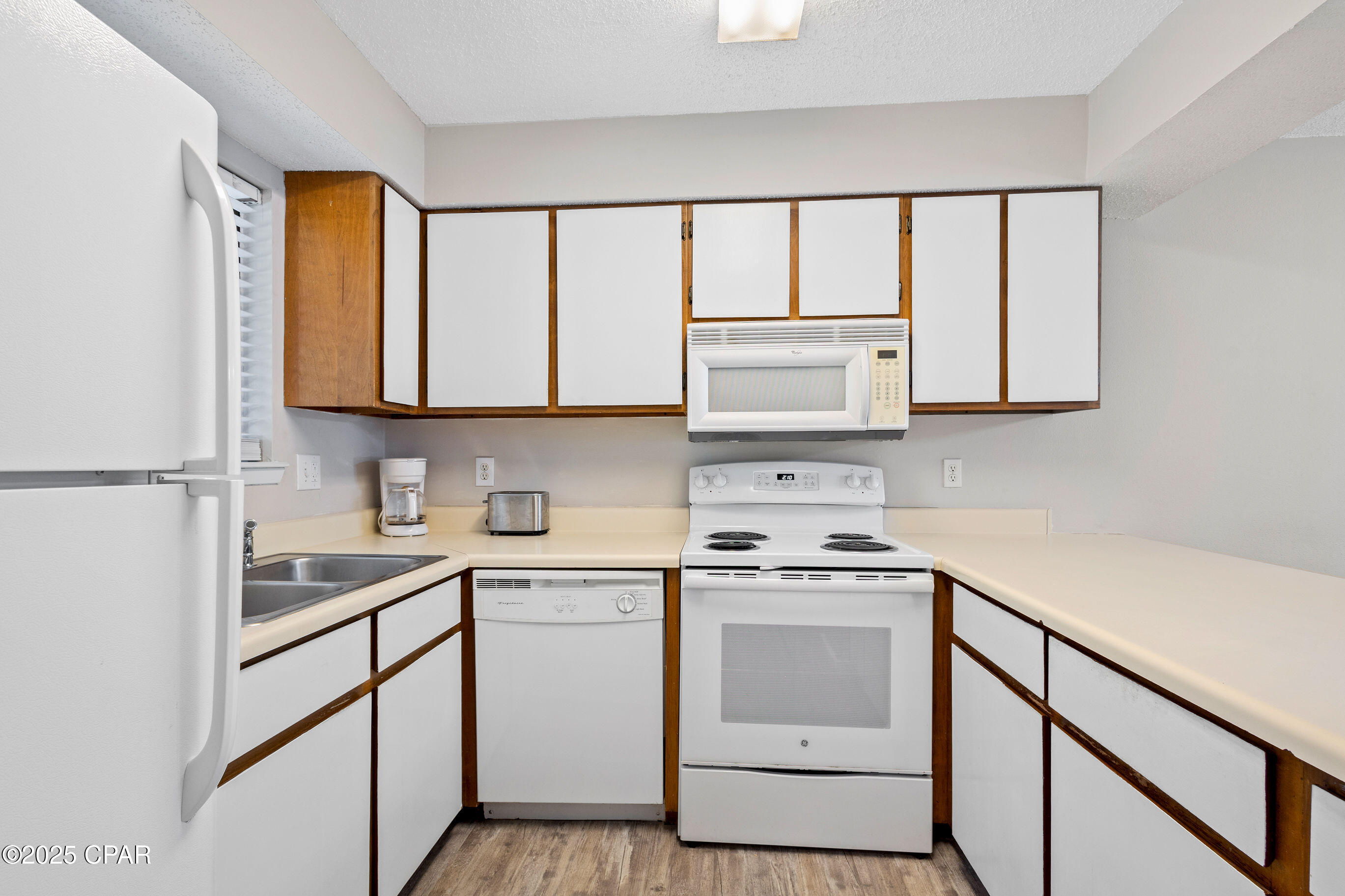 Image 16 For 17620 Front Beach Road Z2