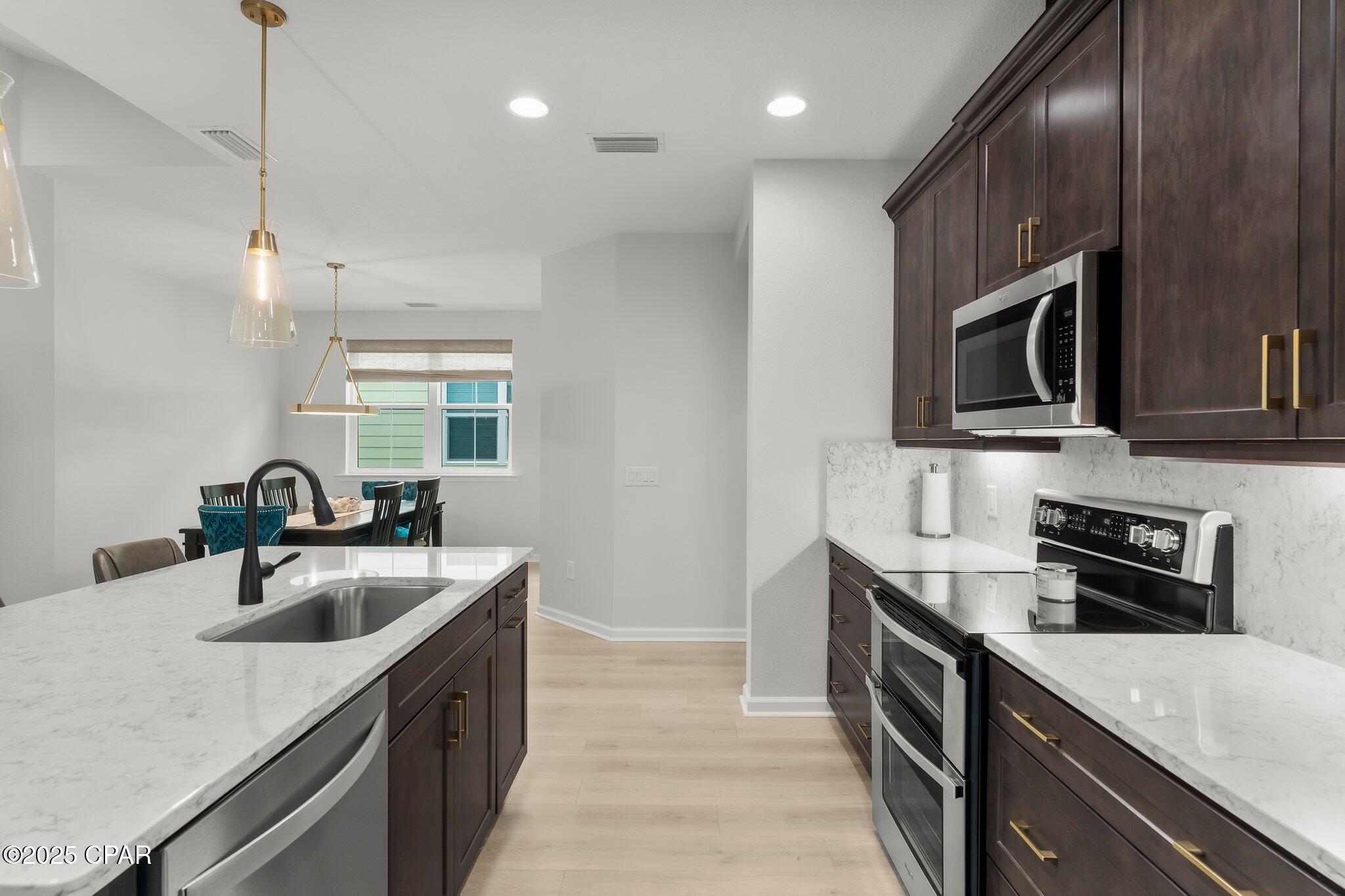 Image 12 For 8450 Dreams Float Court