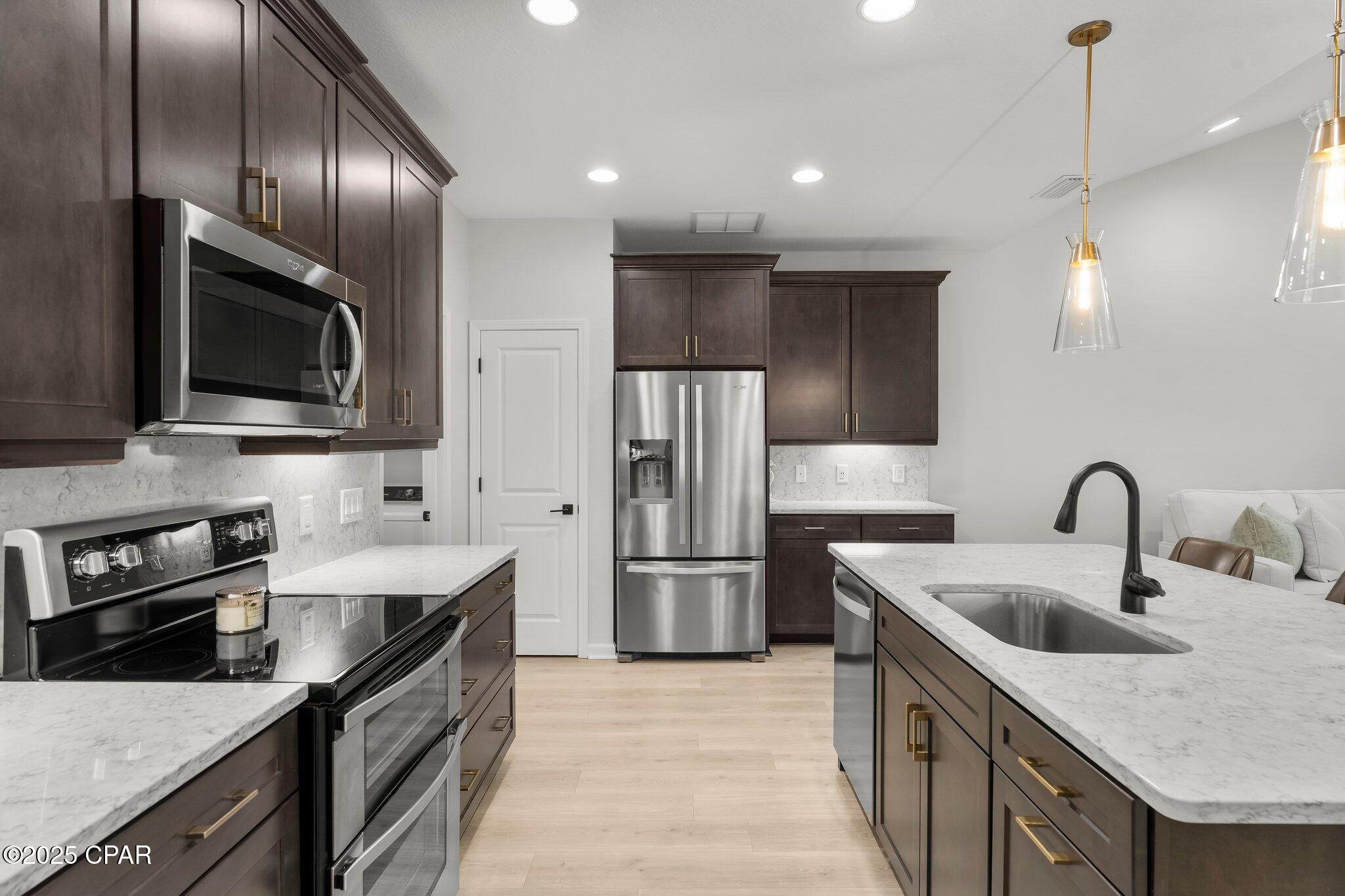 Image 14 For 8450 Dreams Float Court