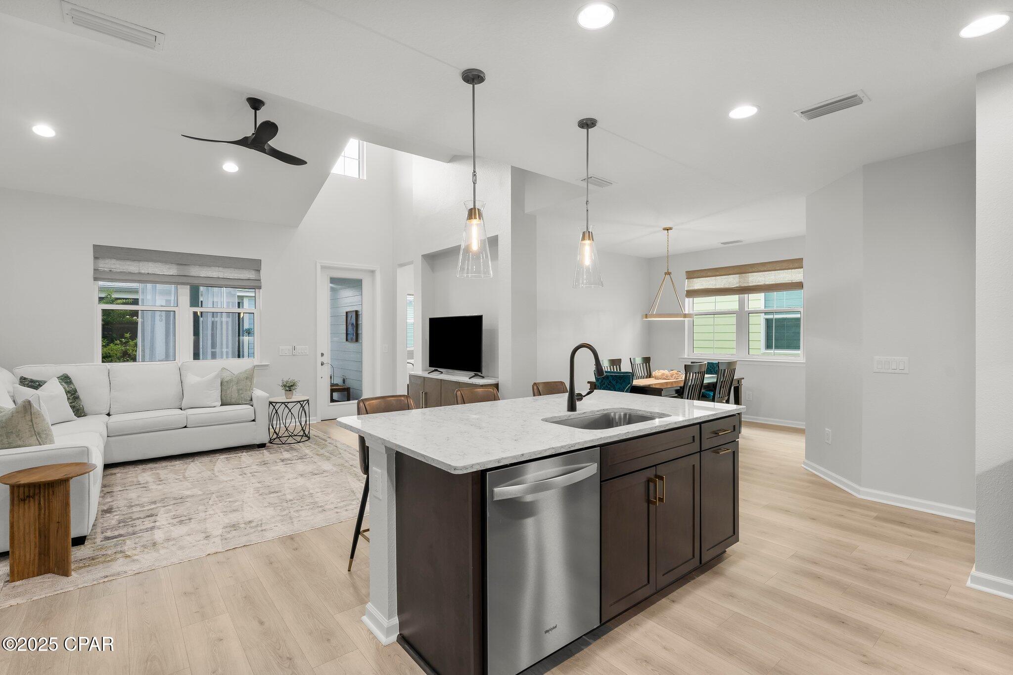 Image 15 For 8450 Dreams Float Court