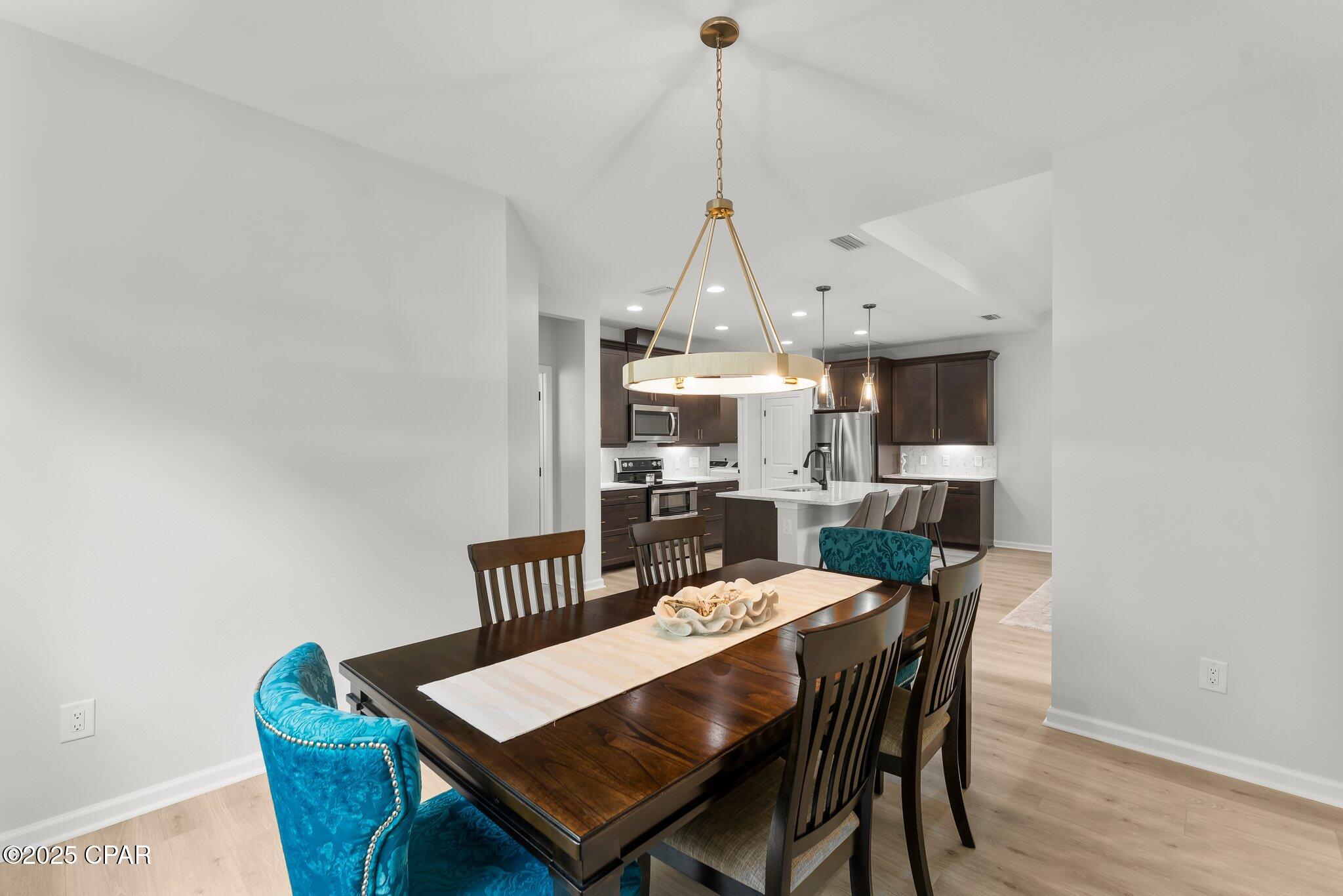 Image 17 For 8450 Dreams Float Court