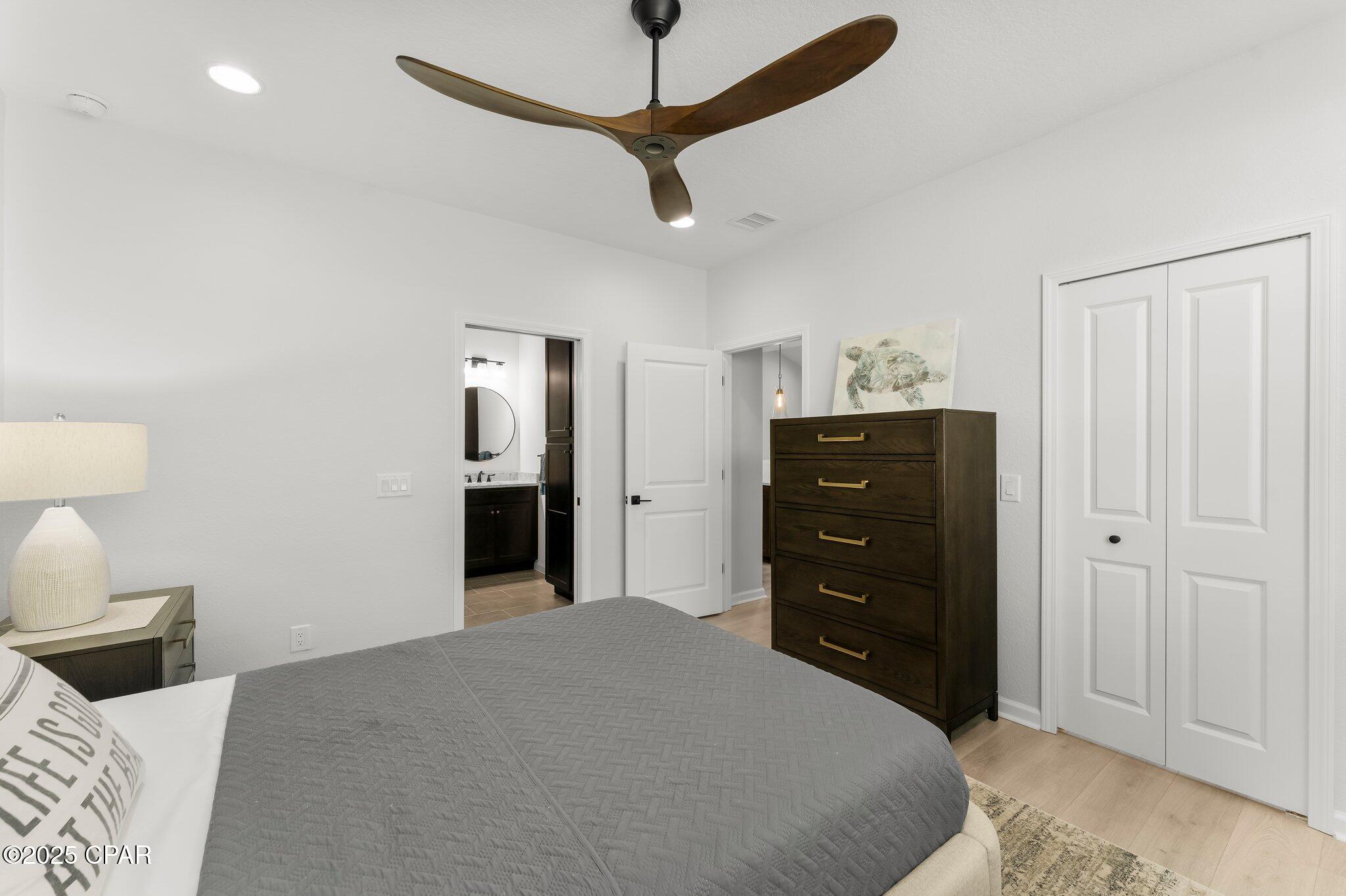 Image 19 For 8450 Dreams Float Court