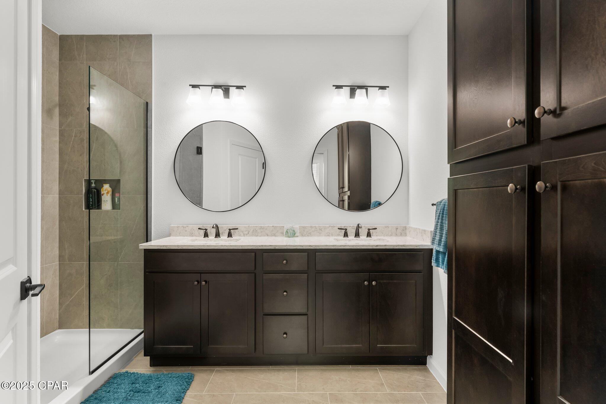 Image 21 For 8450 Dreams Float Court